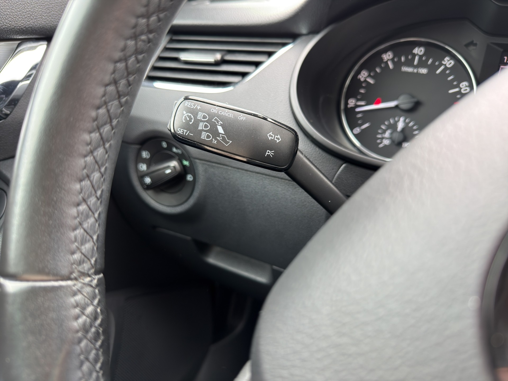 SKODA Octavia Combi 1.8 TSI Elegance 4x4 DSG-image-27