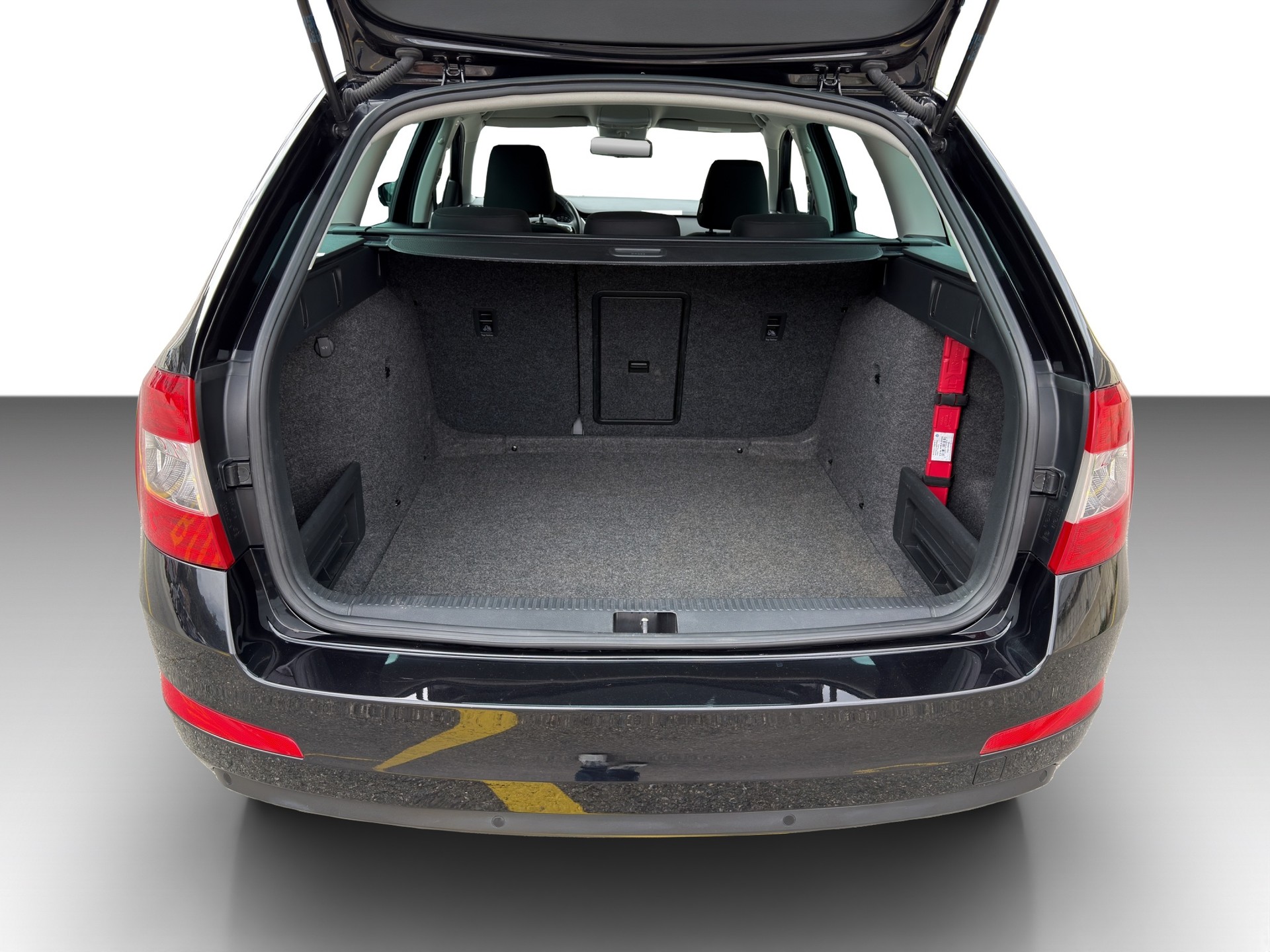 SKODA Octavia Combi 1.8 TSI Elegance 4x4 DSG-image-13