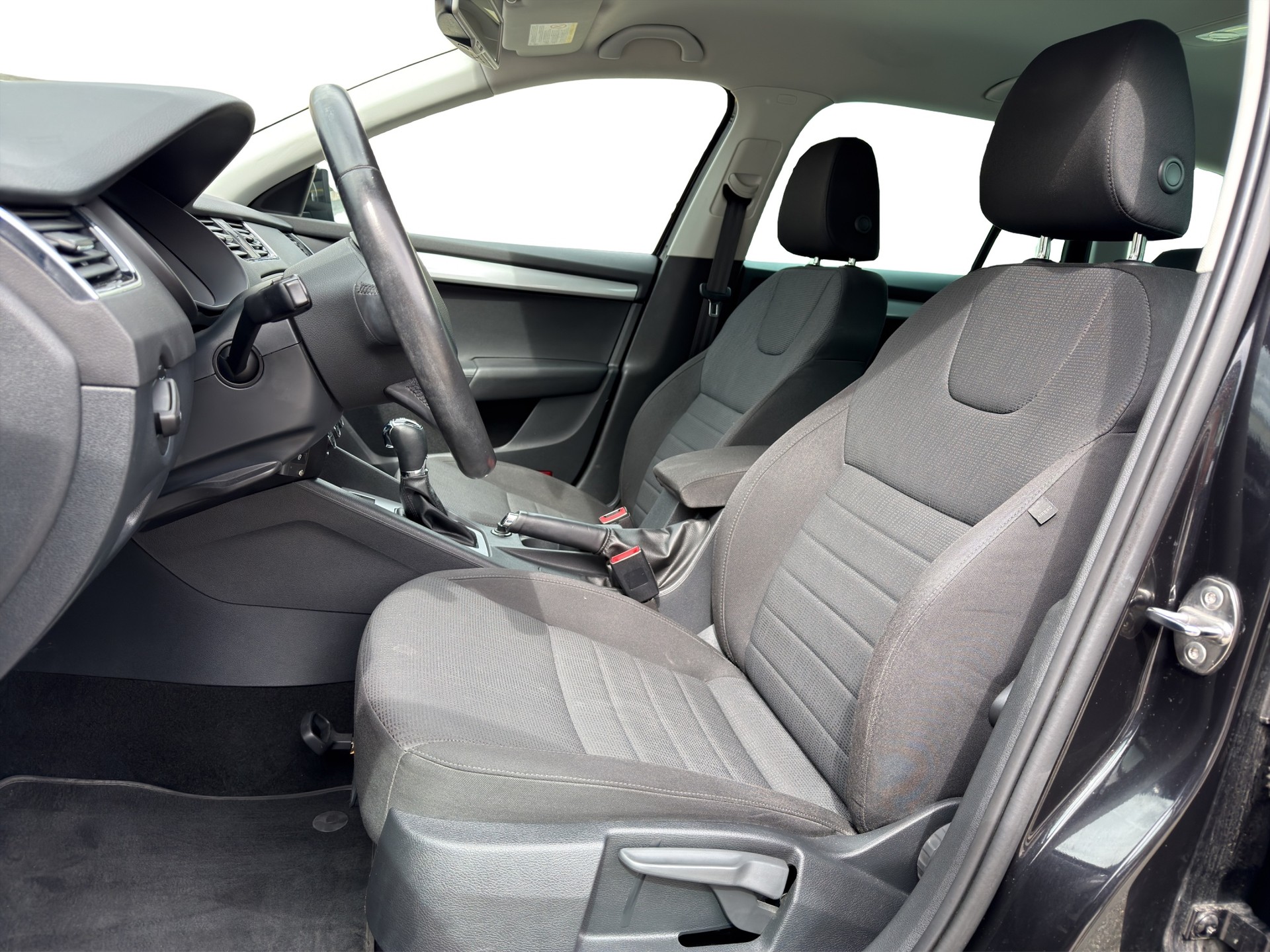 SKODA Octavia Combi 1.8 TSI Elegance 4x4 DSG-image-21
