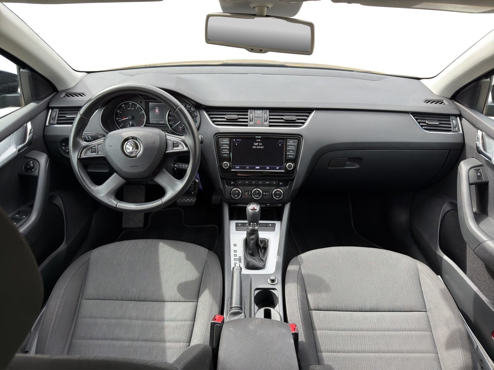SKODA Octavia Combi 1.8 TSI Elegance 4x4 DSG-image-17