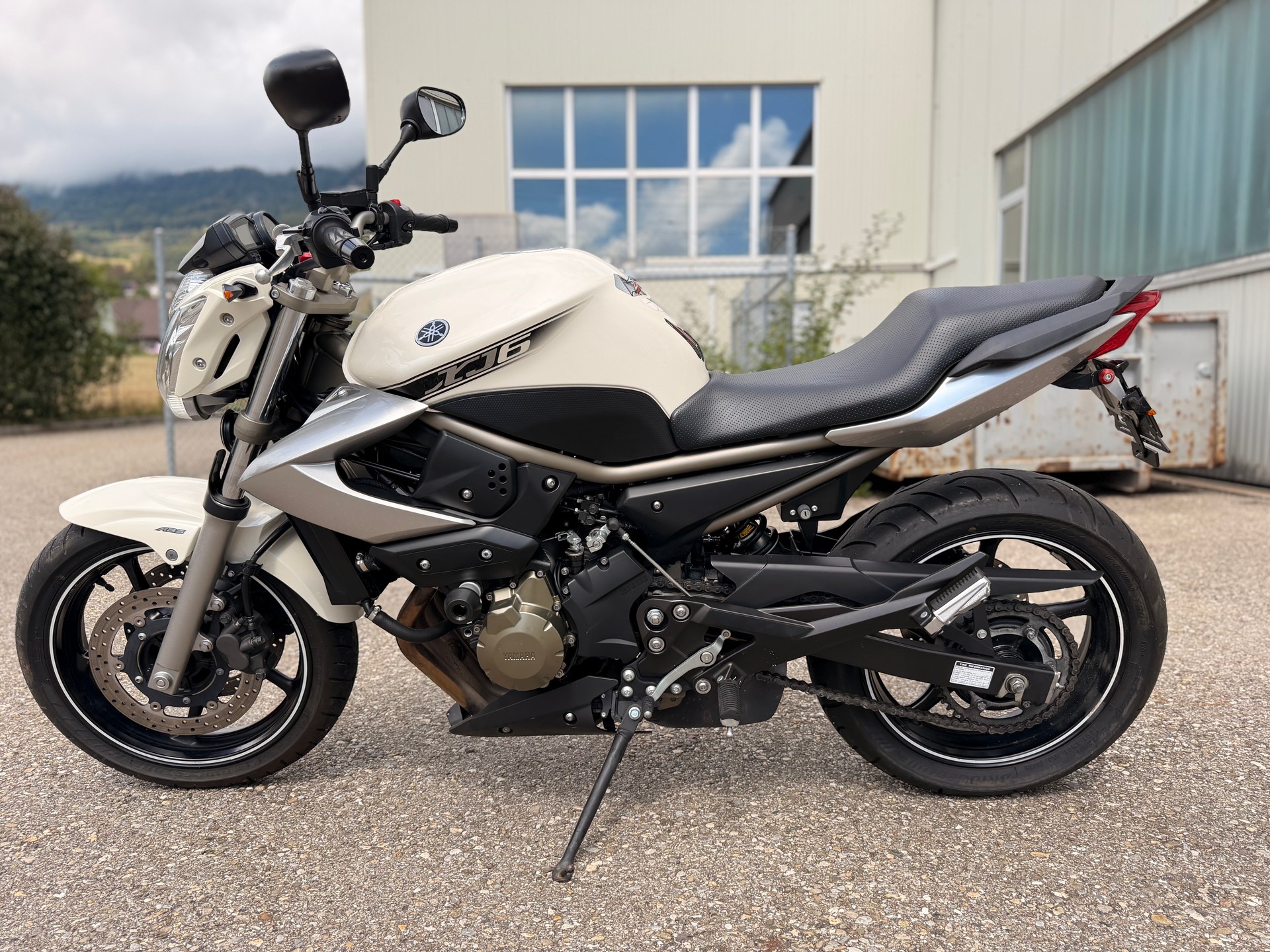 YAMAHA XJ 6 N ABS