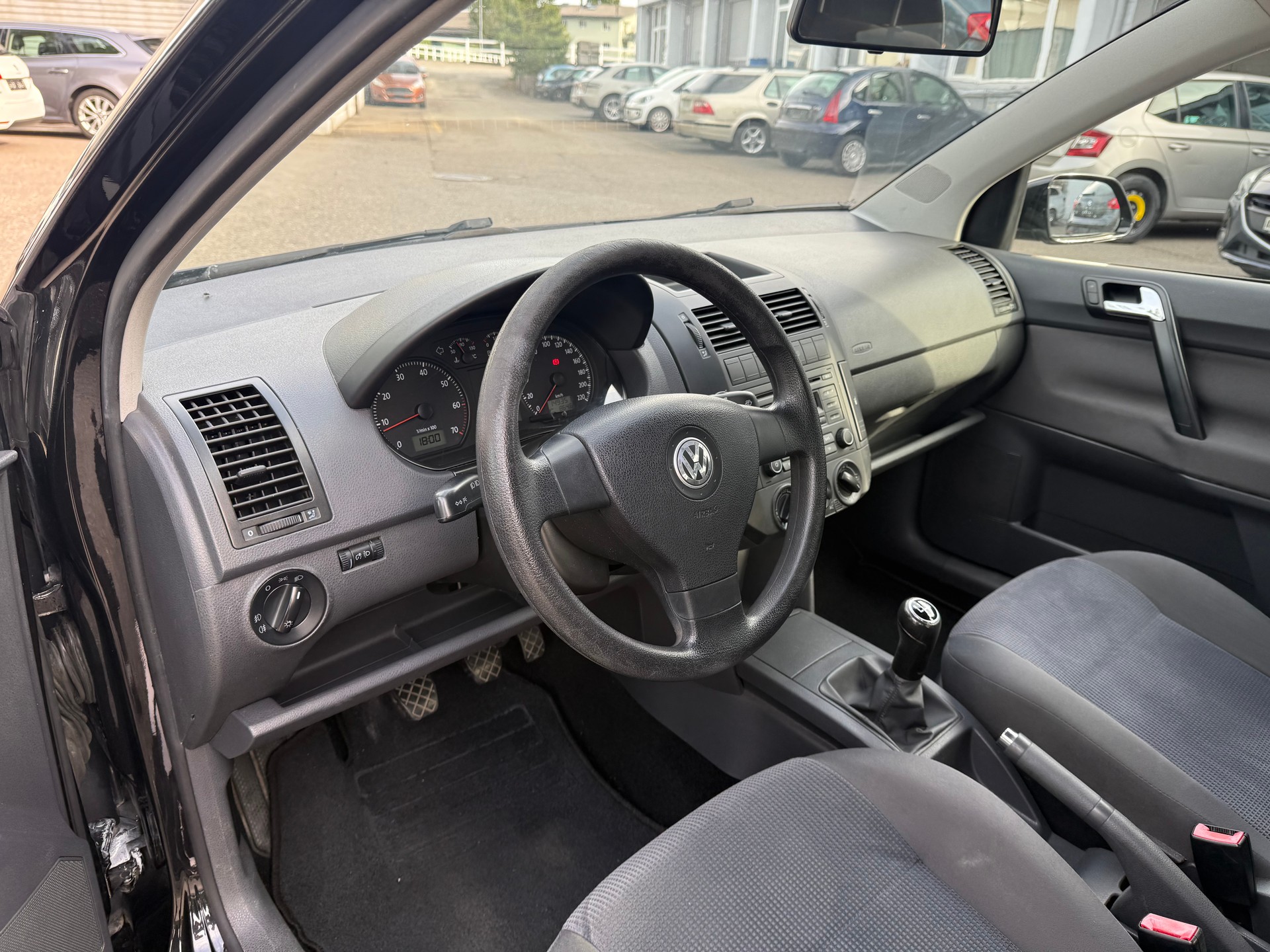 VW Polo 1.4 16V Trendline-image-8