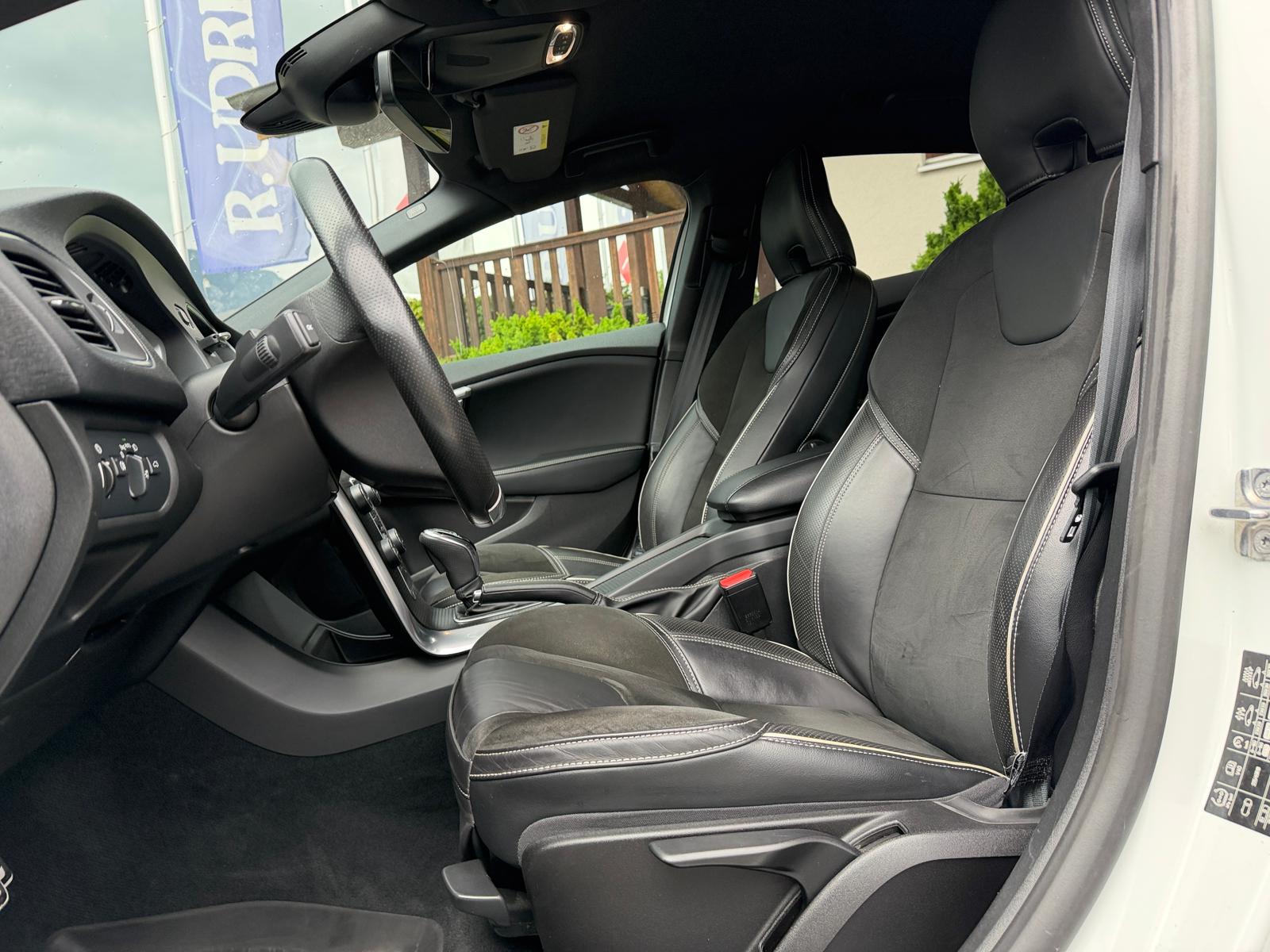 VOLVO V40 T2 Momentum R-Design Geartronic-image-10