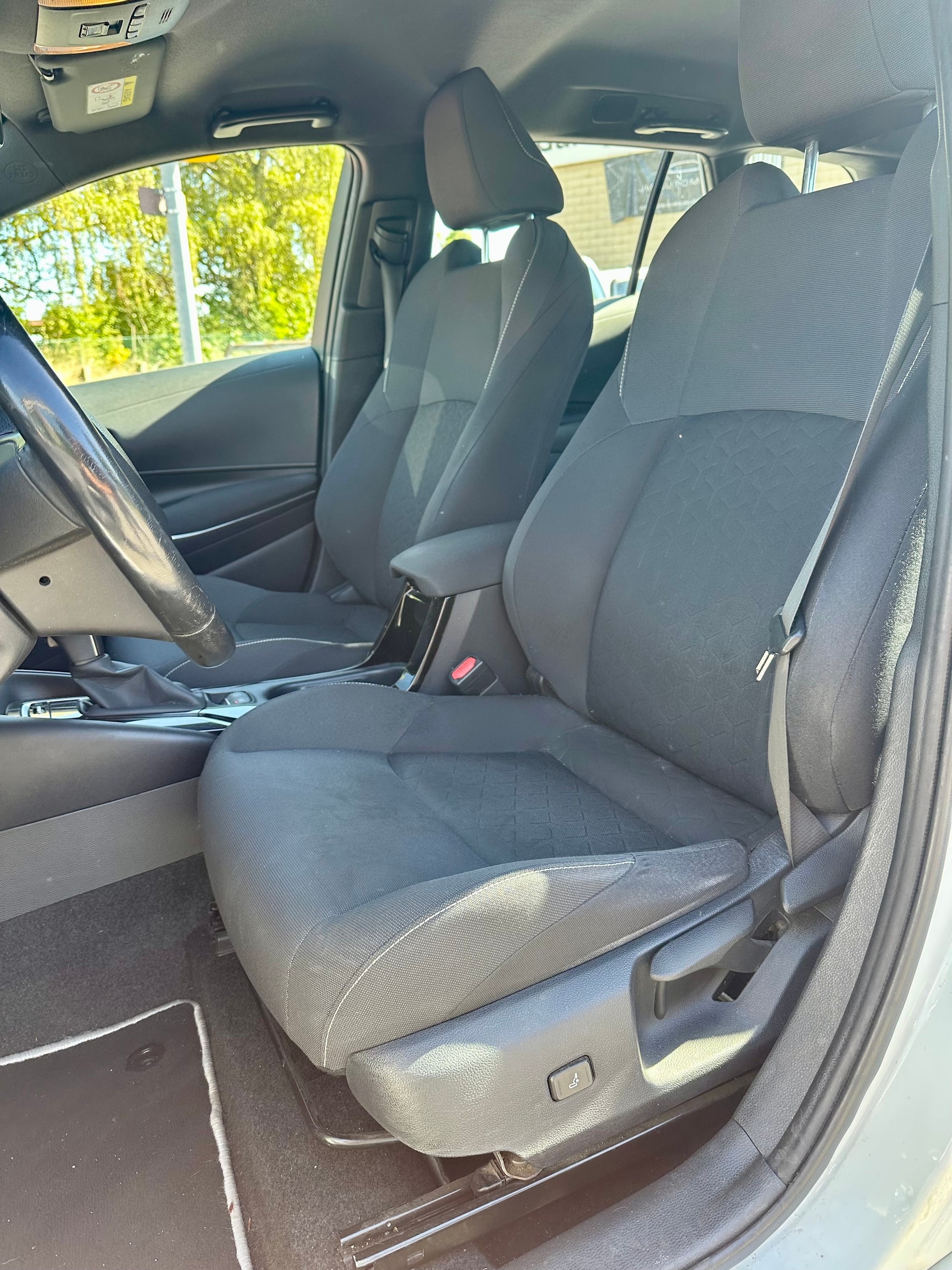 TOYOTA Corolla Touring Sports 1.8 HSD Comfort e-CVT-image-10