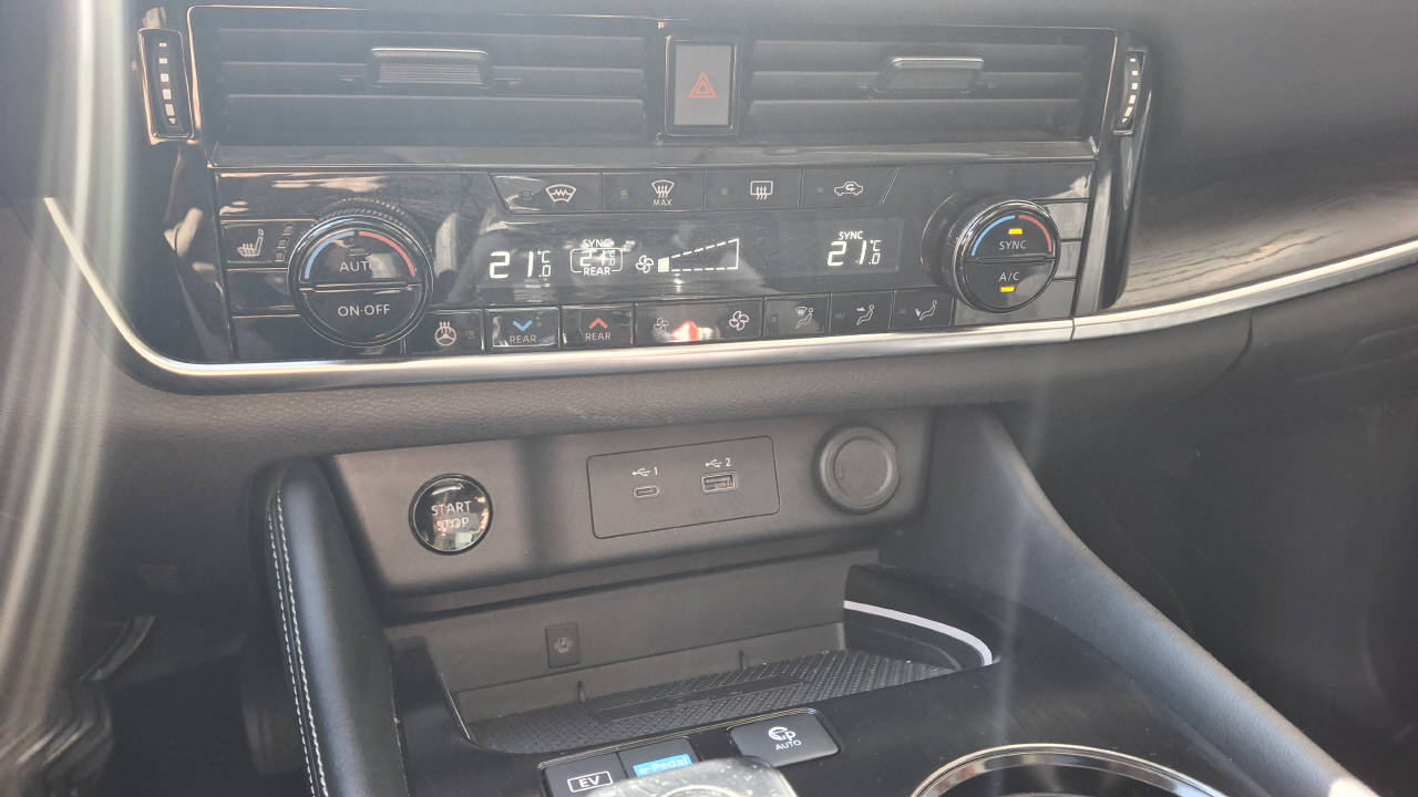 NISSAN X-Trail 1.5 VC-T Tekna+ e-4orce 7P 20Zoll-image-15