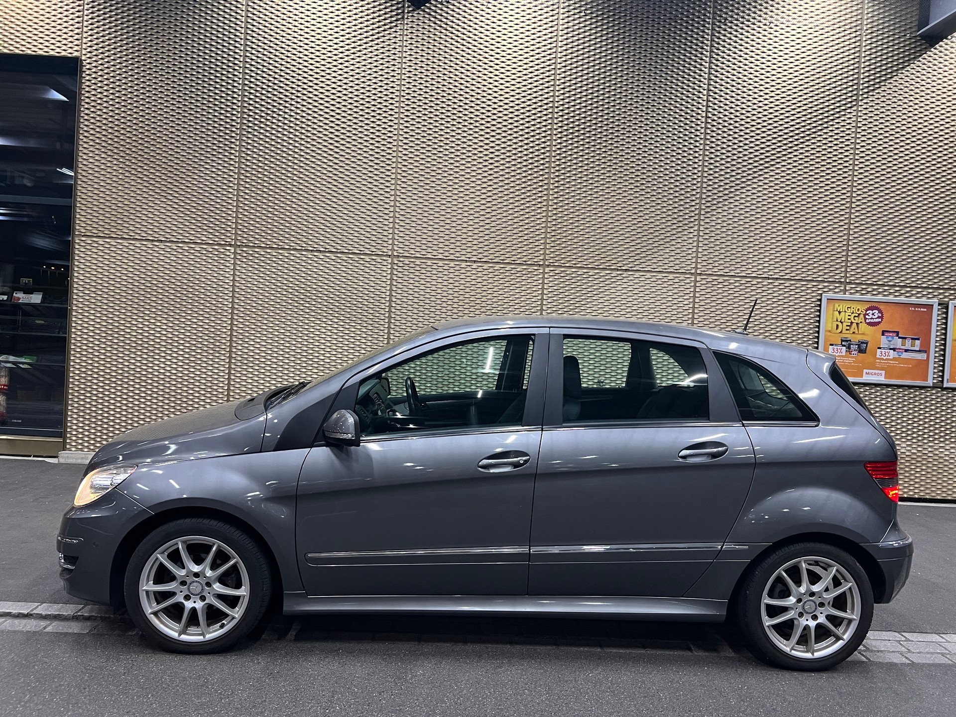 MERCEDES-BENZ B 180 My Star Autotronic-image-2