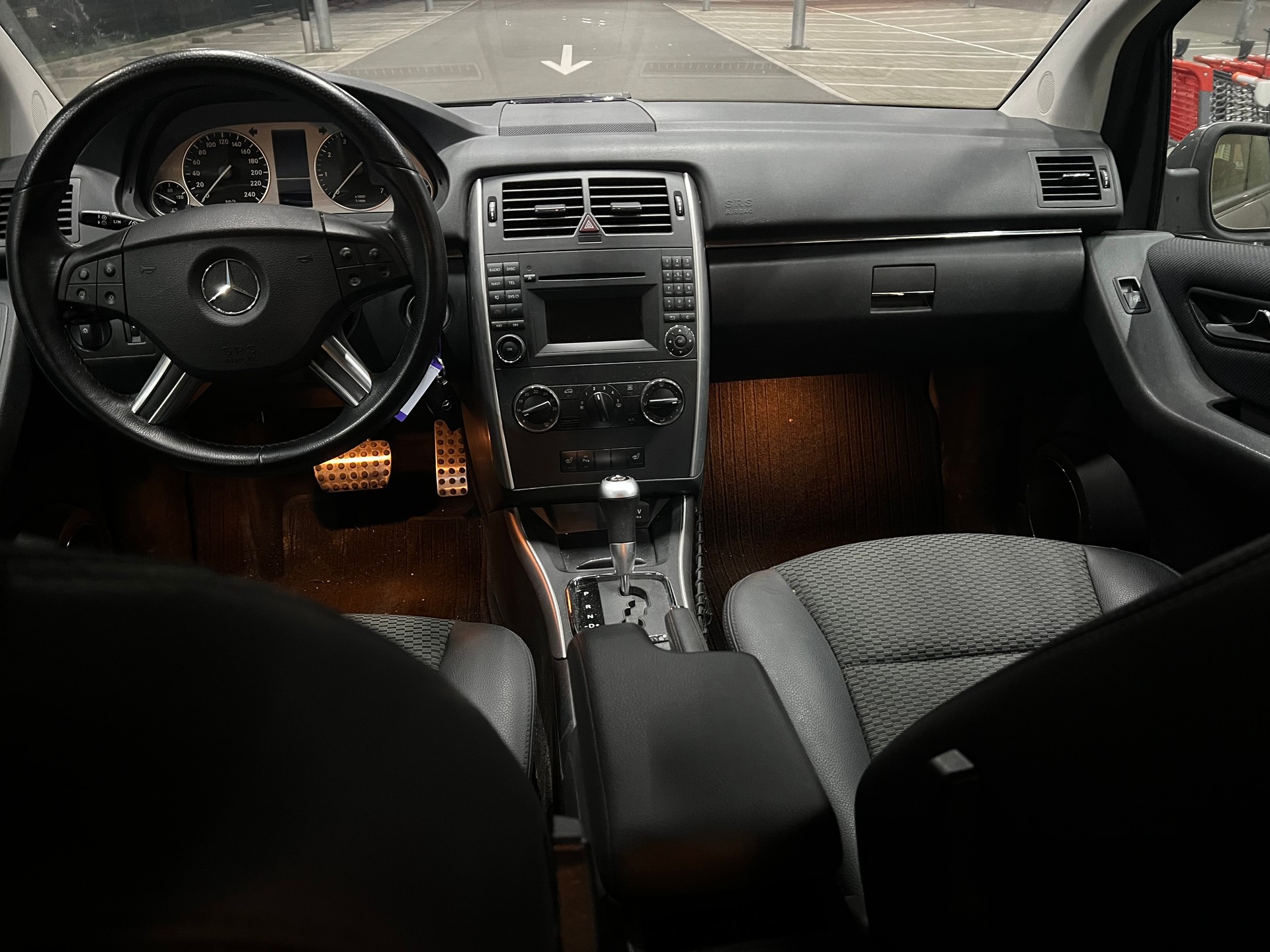 MERCEDES-BENZ B 180 My Star Autotronic-image-5