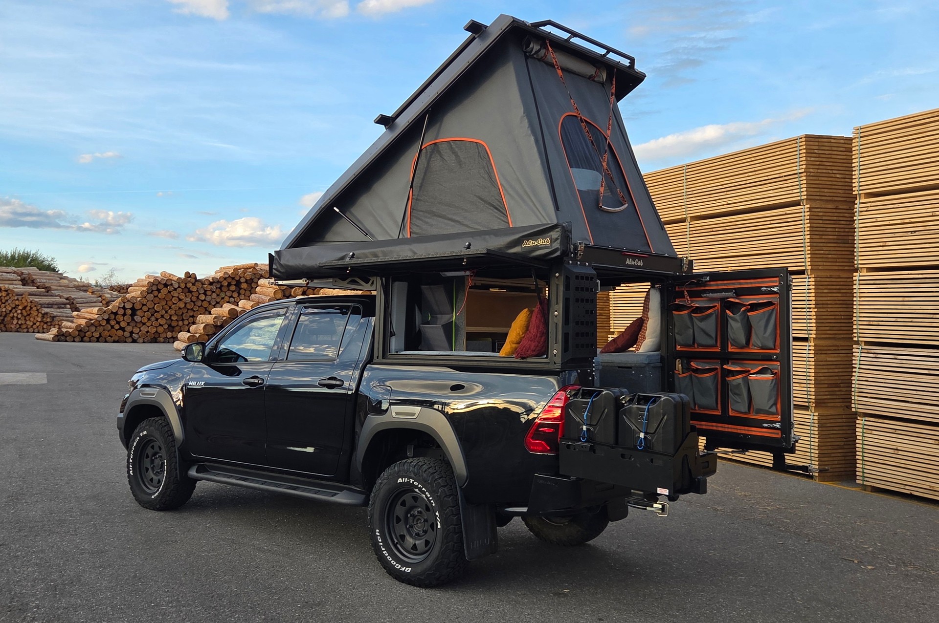 TOYOTA Hilux 2.8D-4D Invincible Double Cab 4x4 A-image-1