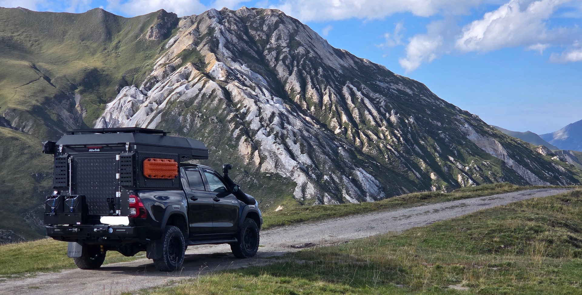TOYOTA Hilux 2.8D-4D Invincible Double Cab 4x4 A-image-8