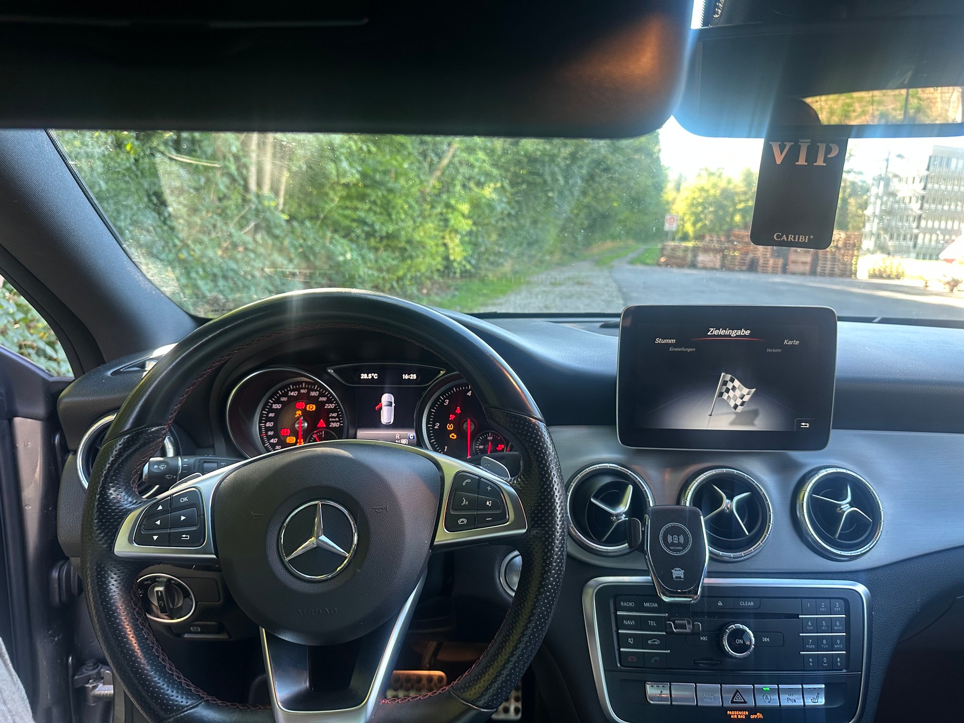 MERCEDES-BENZ CLA Shooting Br 200 d Swiss Star AMG Line 4M-image-12