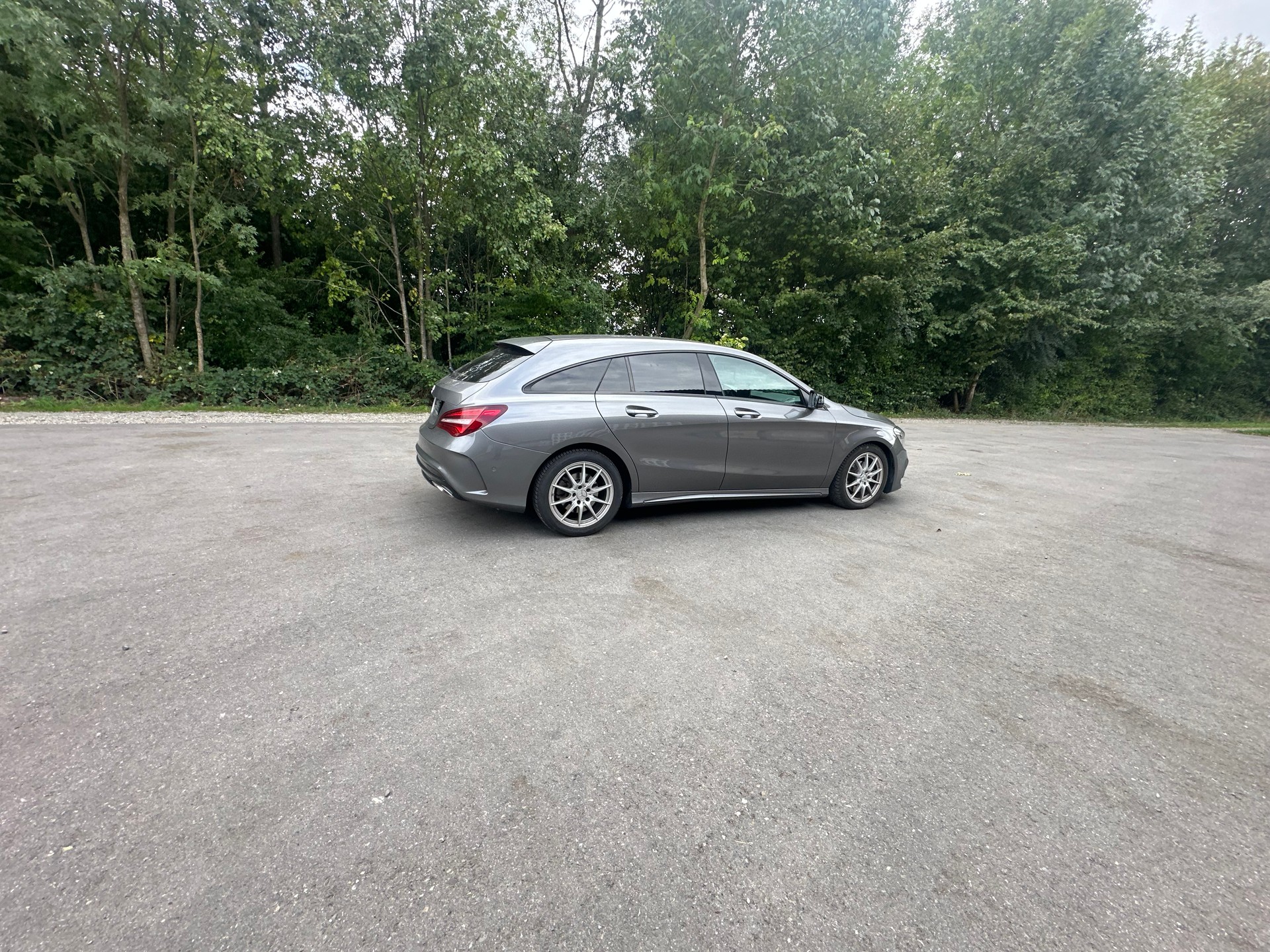MERCEDES-BENZ CLA Shooting Br 200 d Swiss Star AMG Line 4M-image-1
