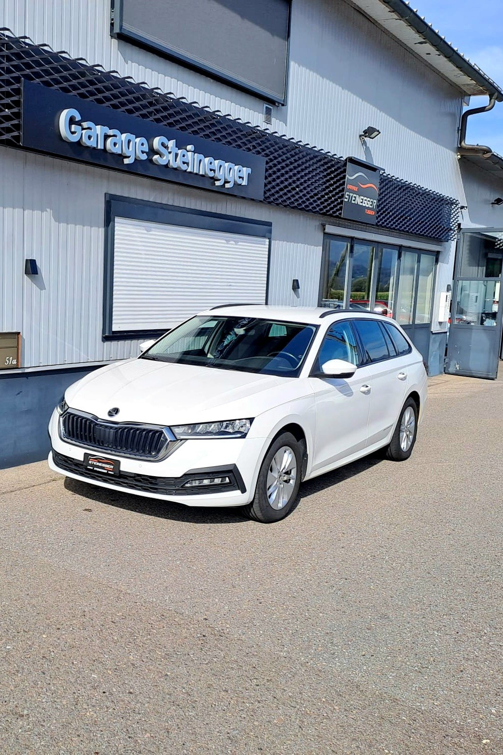 SKODA Octavia Combi 2.0 TDI DSG Ambition 4x4-image-1