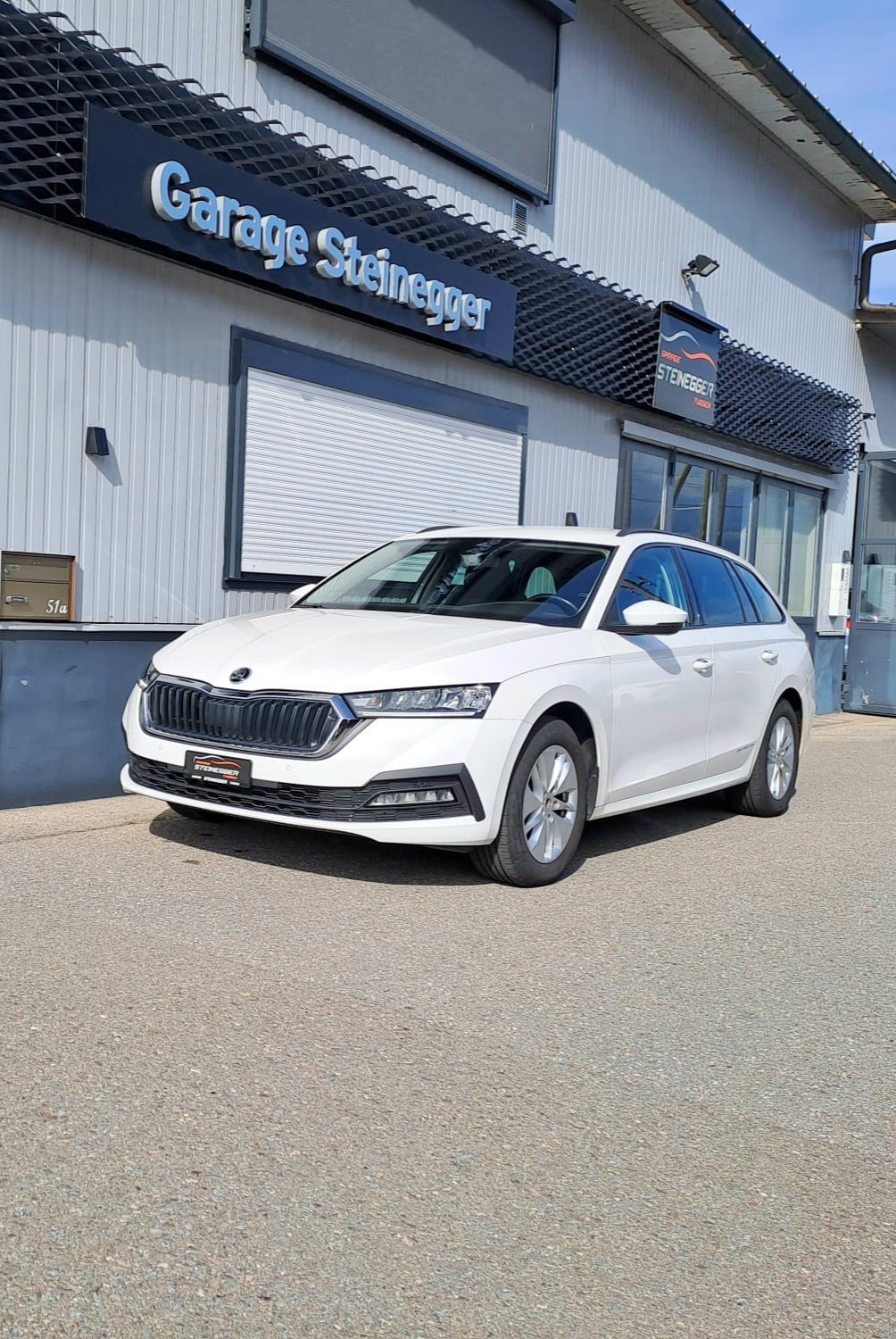 SKODA Octavia Combi 2.0 TDI DSG Ambition 4x4-image-0