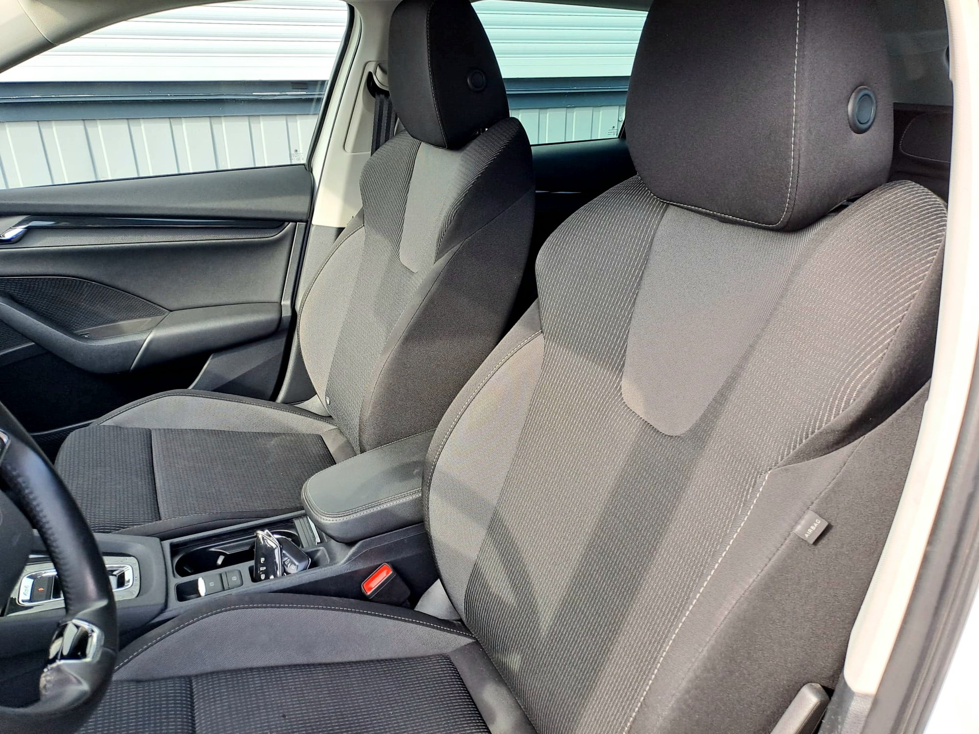 SKODA Octavia Combi 2.0 TDI DSG Ambition 4x4-image-10