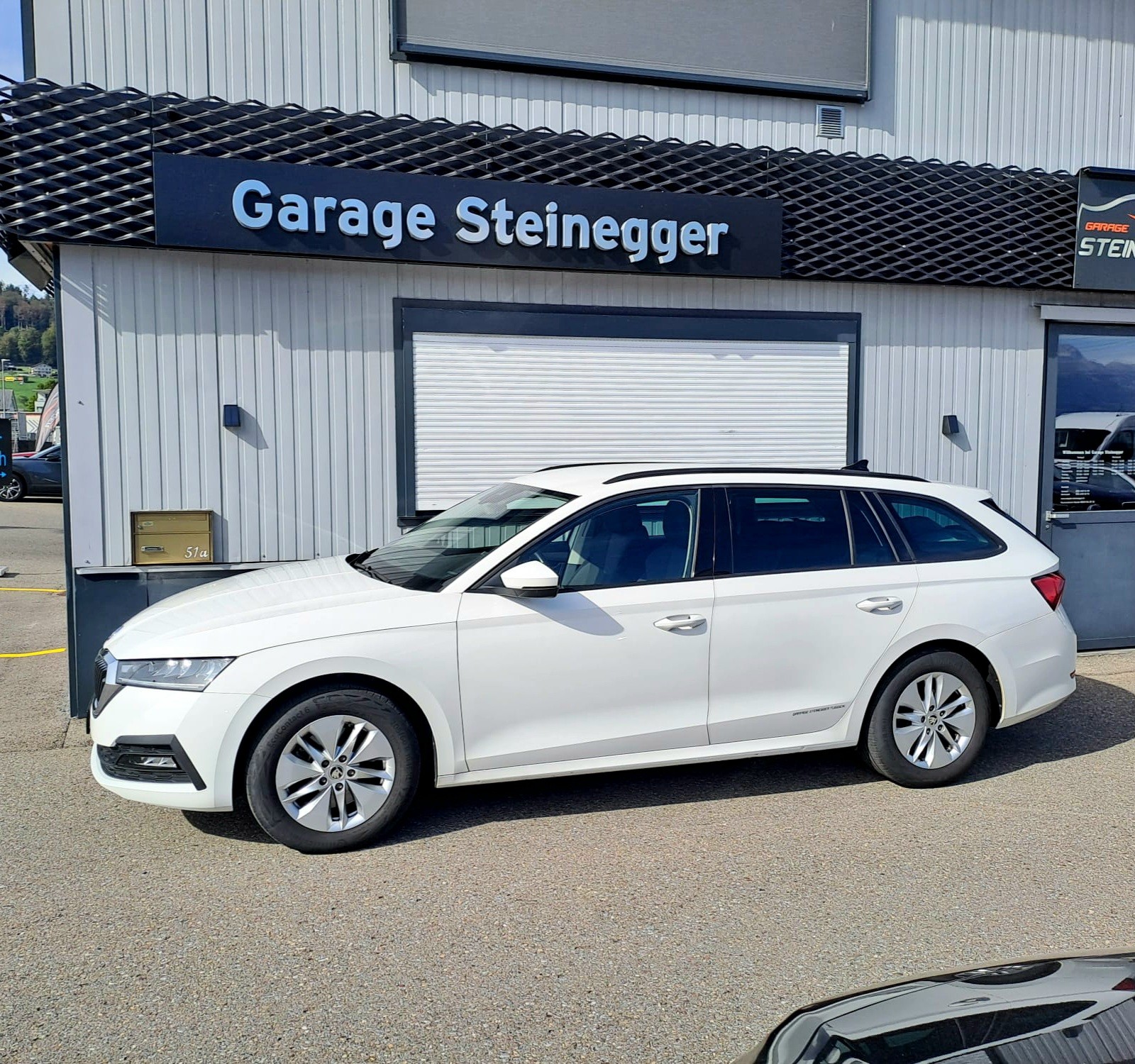 SKODA Octavia Combi 2.0 TDI DSG Ambition 4x4-image-4