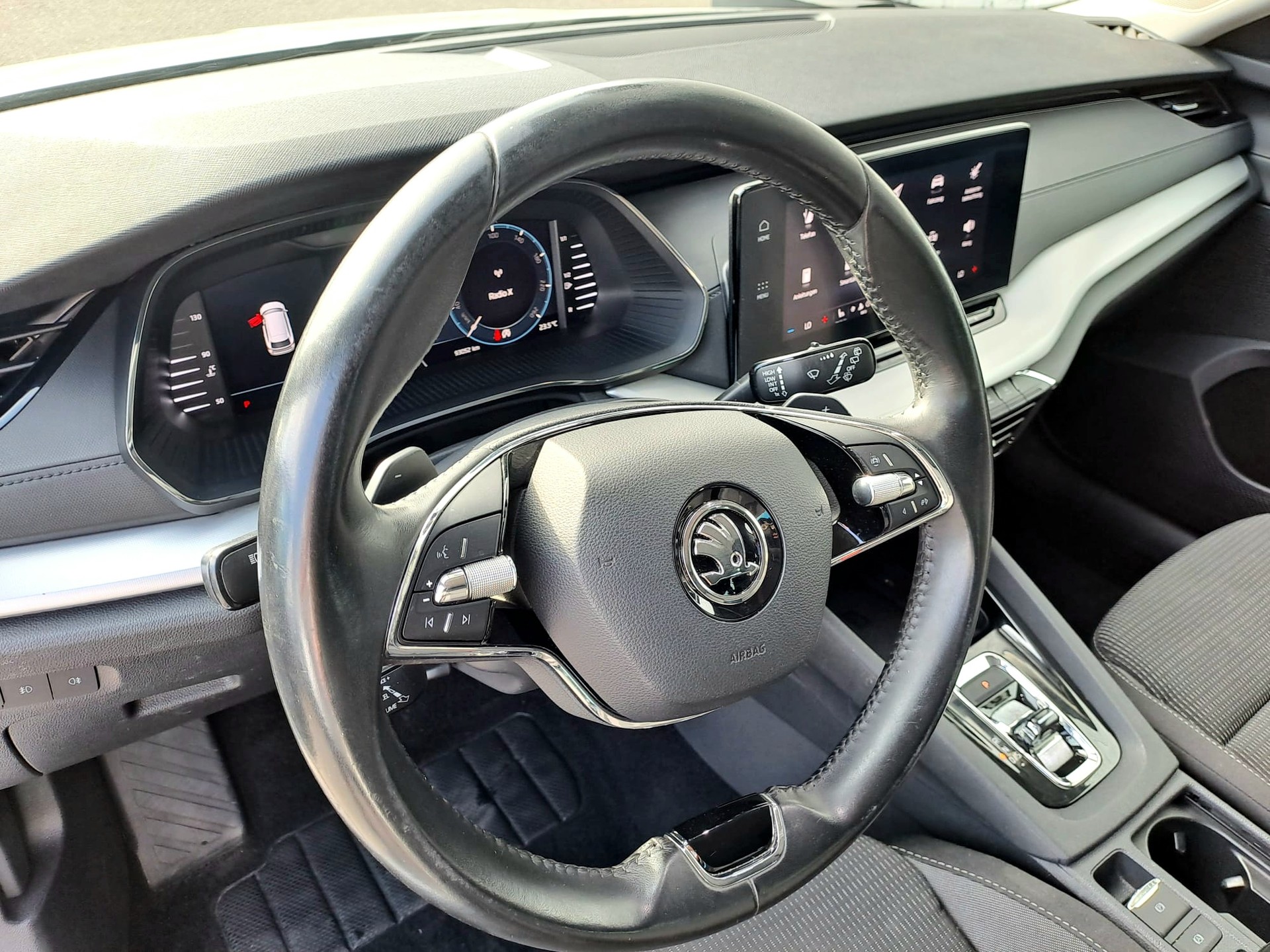SKODA Octavia Combi 2.0 TDI DSG Ambition 4x4-image-11