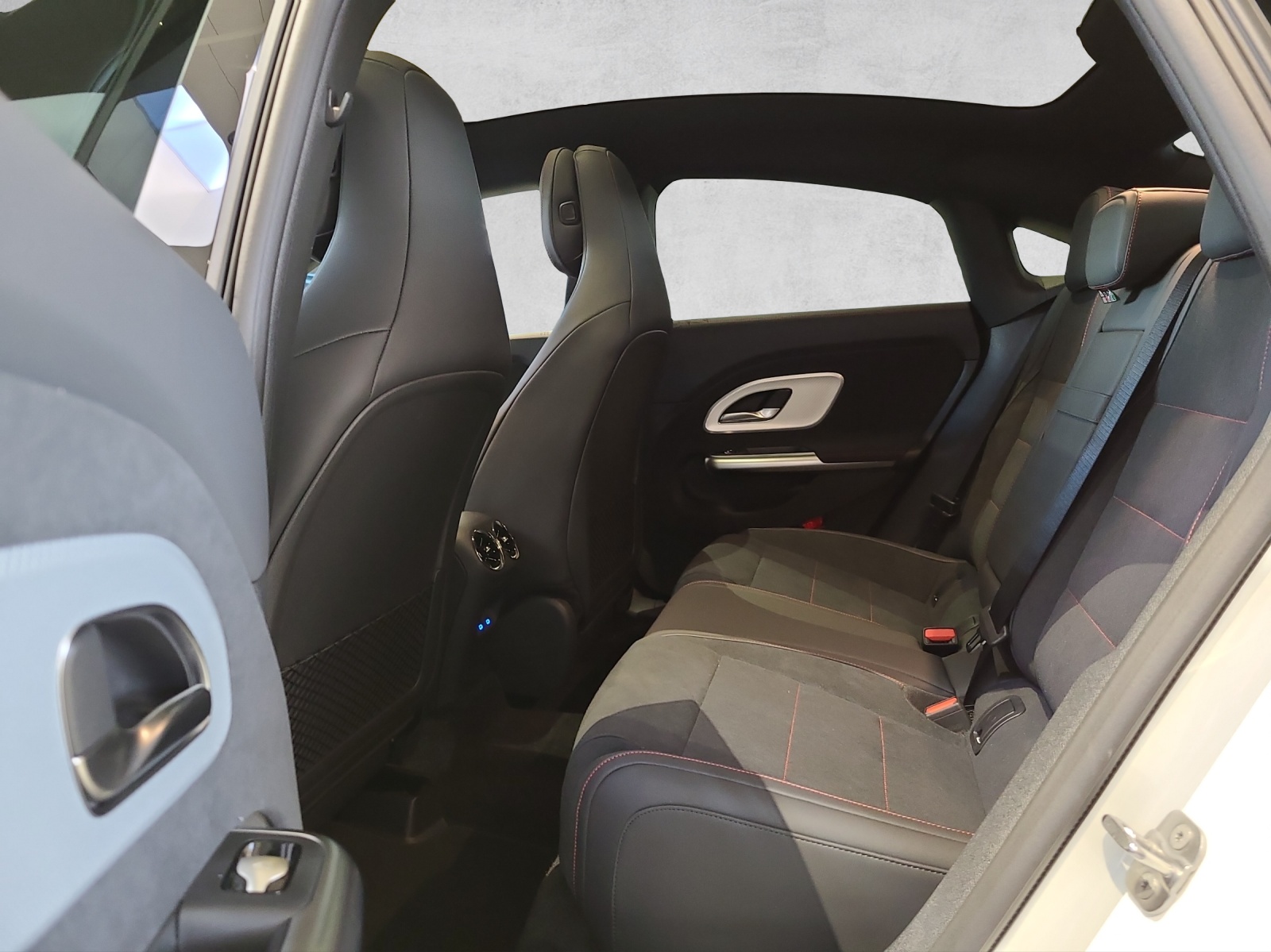 MERCEDES-BENZ CLA 220 AMG Line 4matic C178-image-2