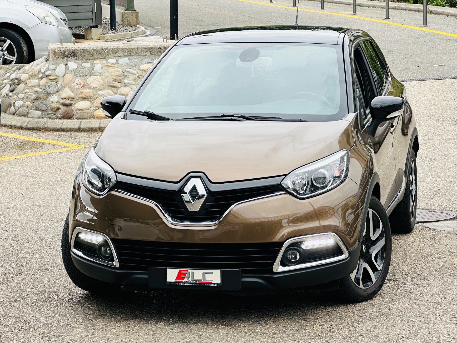 RENAULT Captur 1.2 T 16V Iconic EDC-image-2