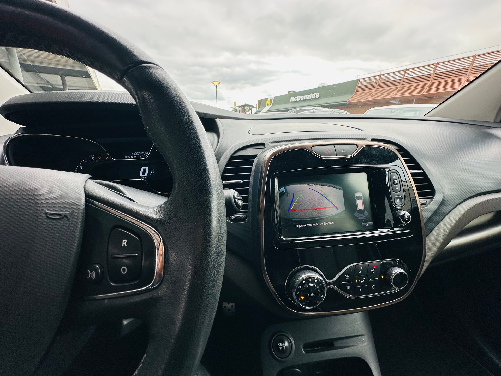 RENAULT Captur 1.2 T 16V Iconic EDC-image-17
