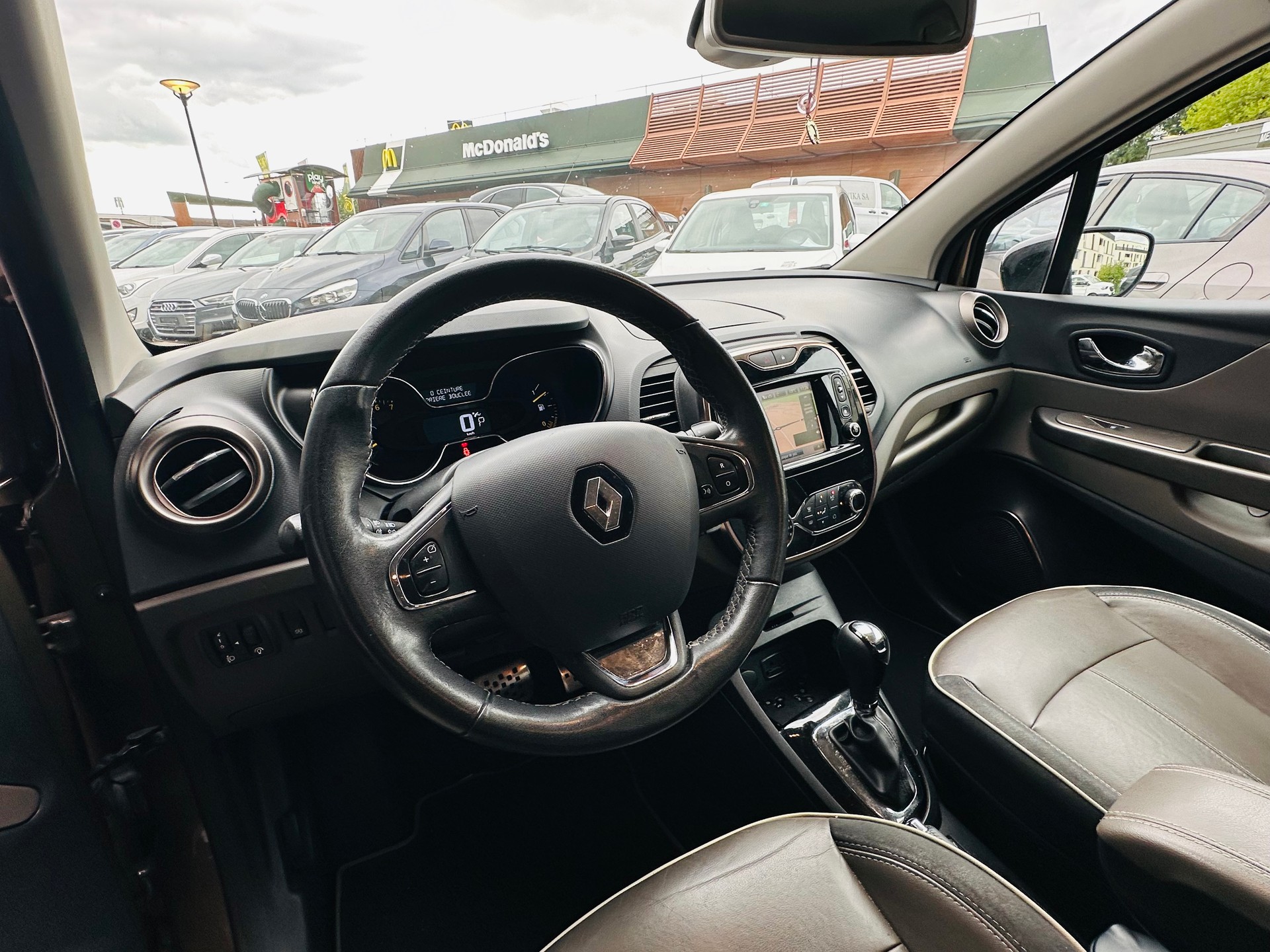 RENAULT Captur 1.2 T 16V Iconic EDC-image-14