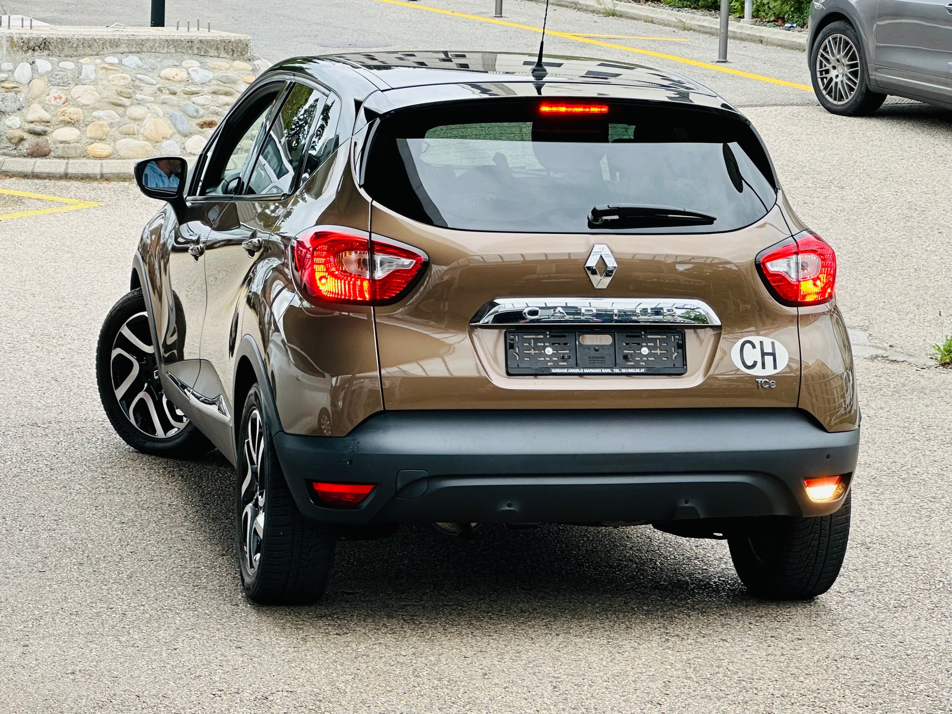 RENAULT Captur 1.2 T 16V Iconic EDC-image-6
