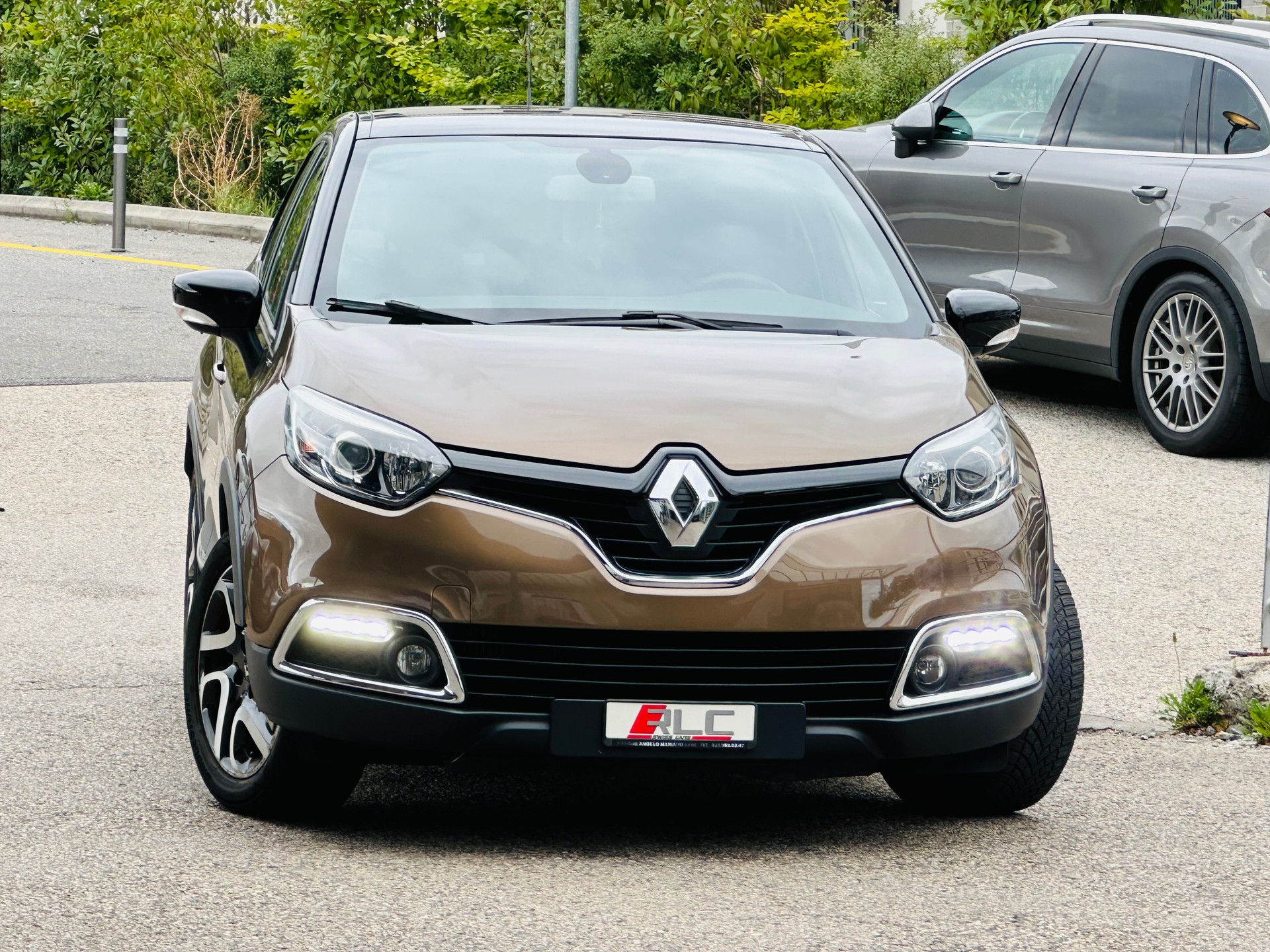 RENAULT Captur 1.2 T 16V Iconic EDC-image-1