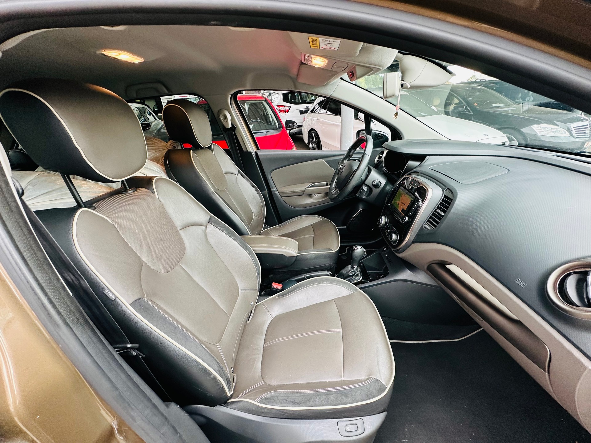 RENAULT Captur 1.2 T 16V Iconic EDC-image-15