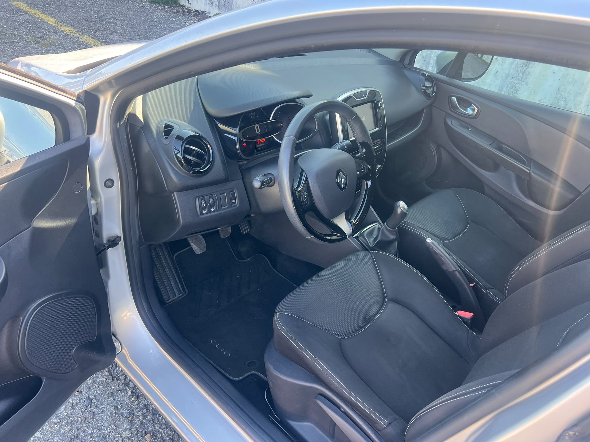 RENAULT Clio 0.9 12V Expression-image-11