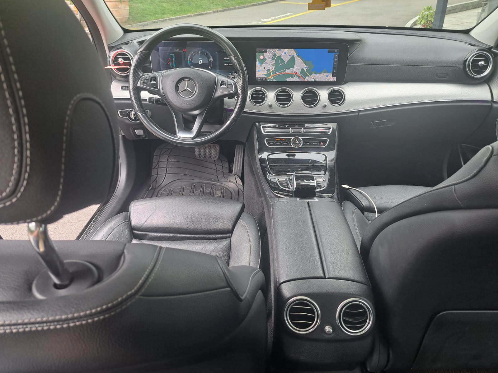 MERCEDES-BENZ E 220 d 9G-Tronic-image-9