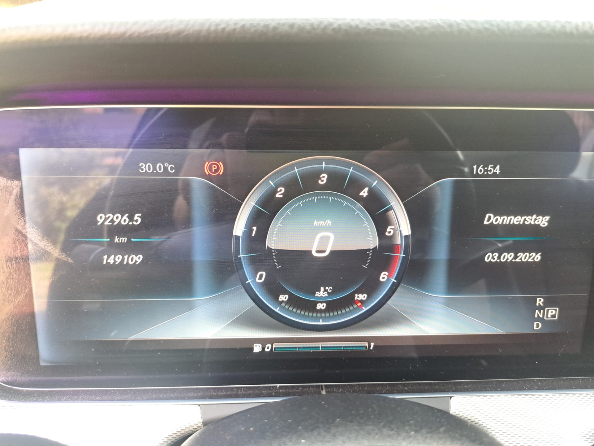 MERCEDES-BENZ E 220 d 9G-Tronic-image-11