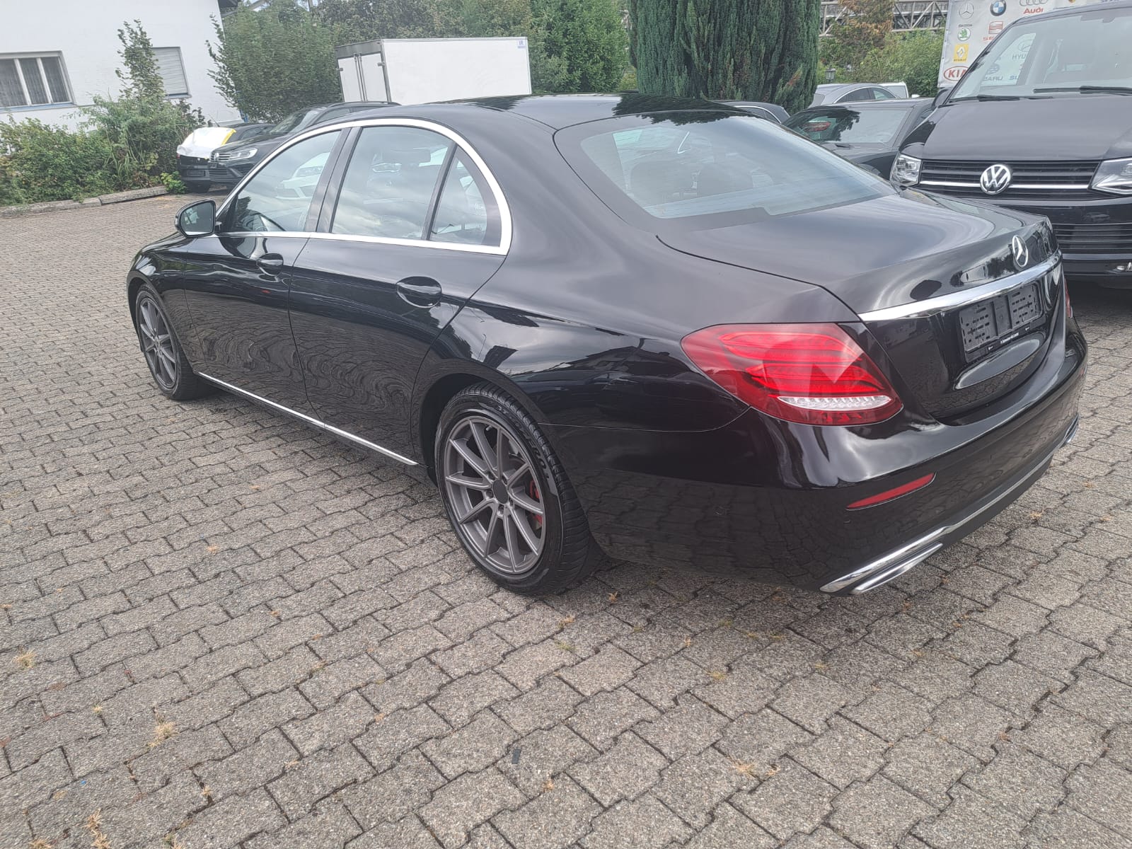 MERCEDES-BENZ E 220 d 9G-Tronic-image-2