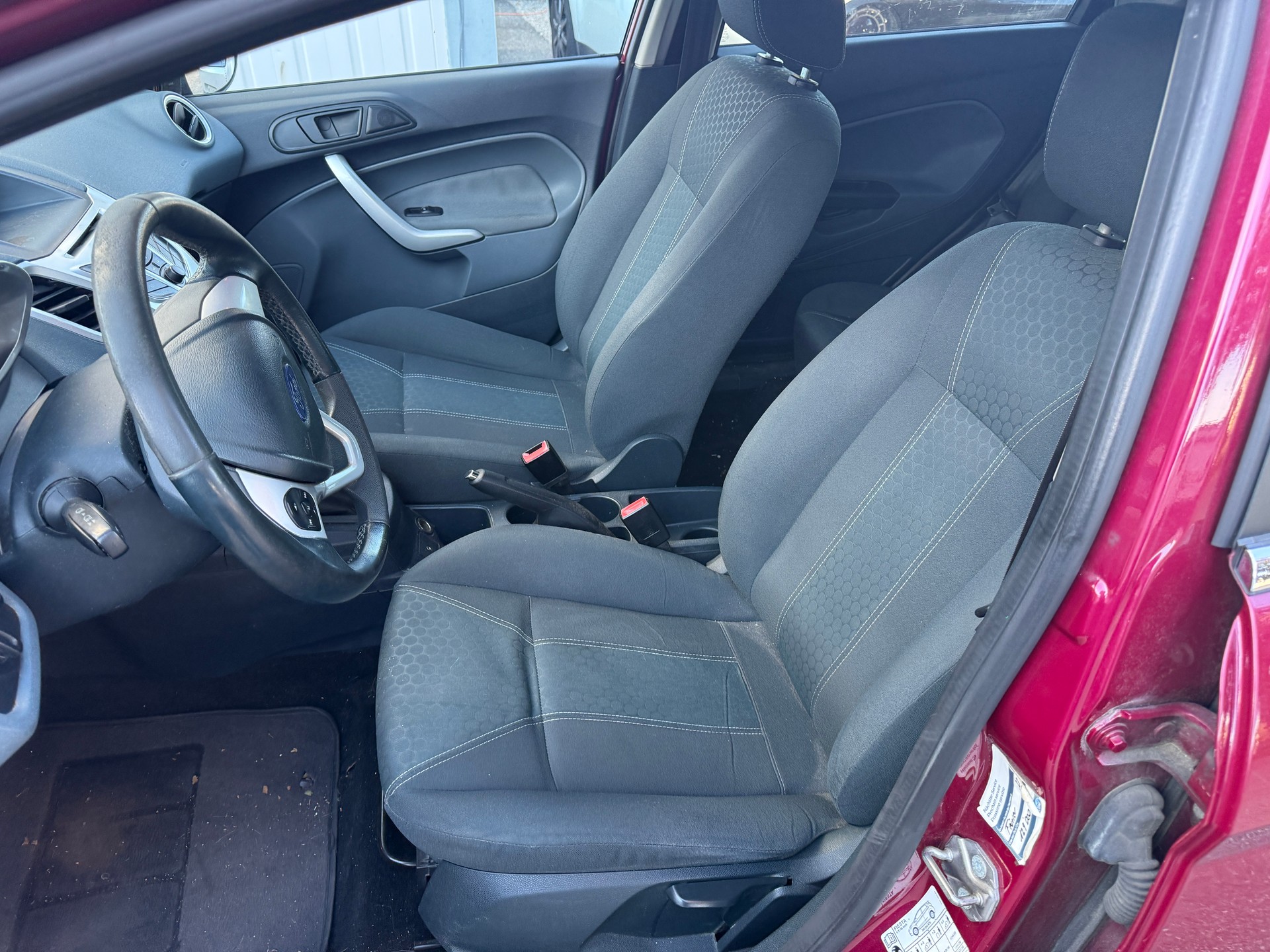FORD Fiesta 1.6 16V Titanium-image-6