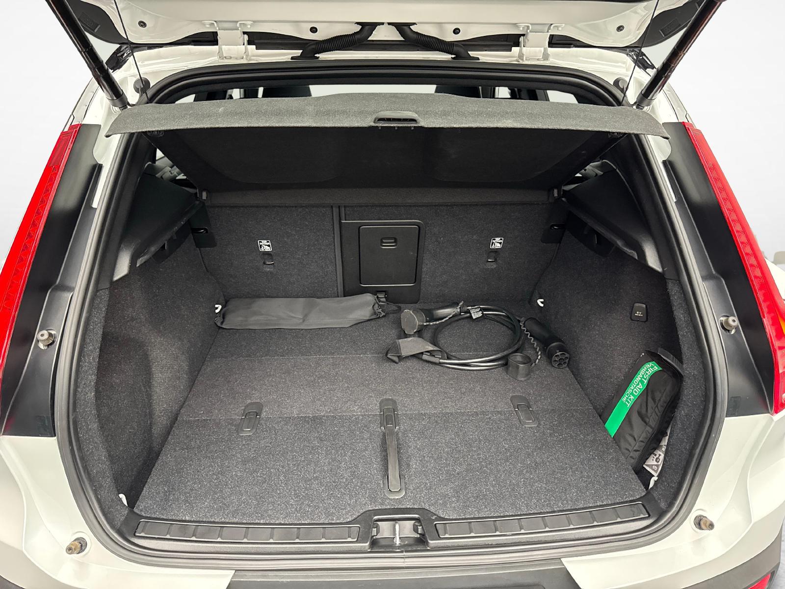 VOLVO XC40 P8 Twin R-Design AWD-image-11