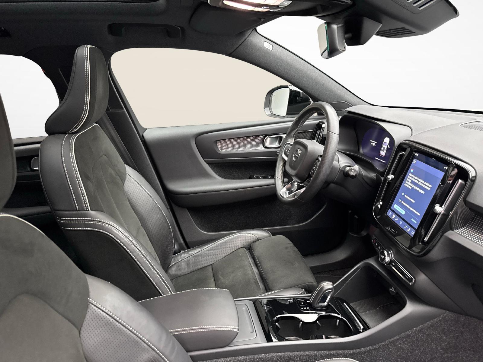 VOLVO XC40 P8 Twin R-Design AWD-image-9