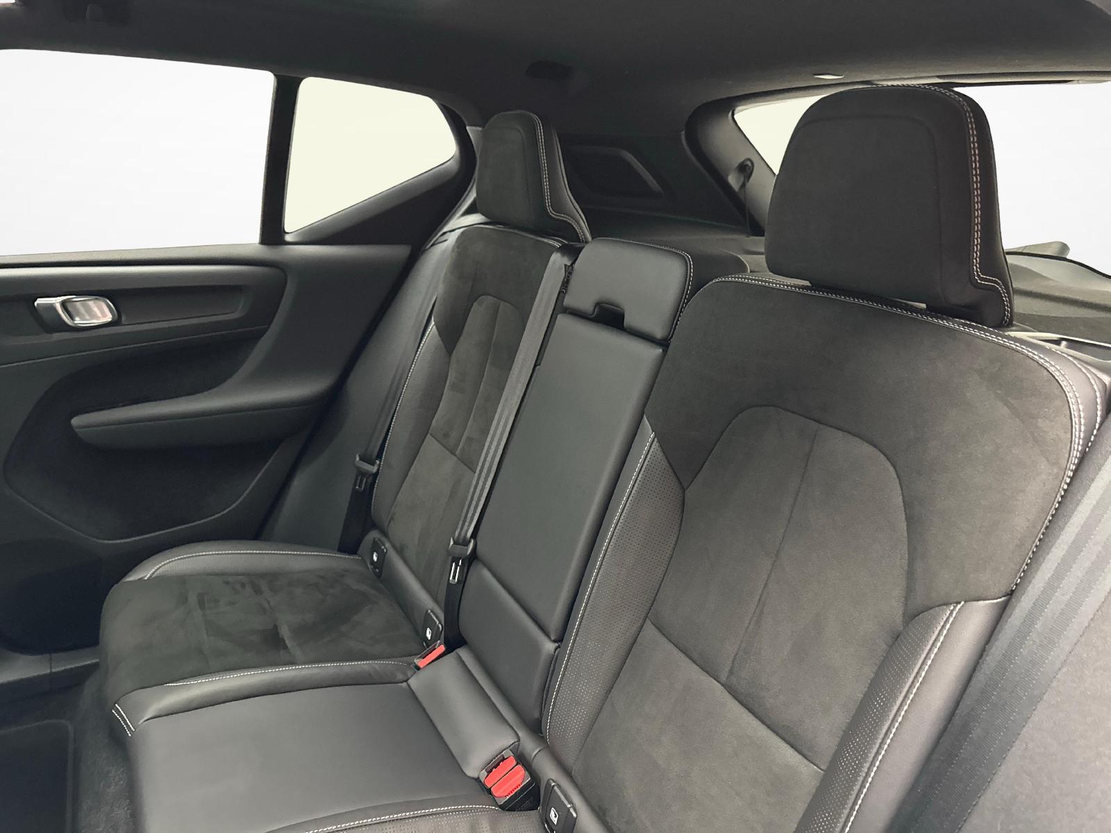 VOLVO XC40 P8 Twin R-Design AWD-image-10