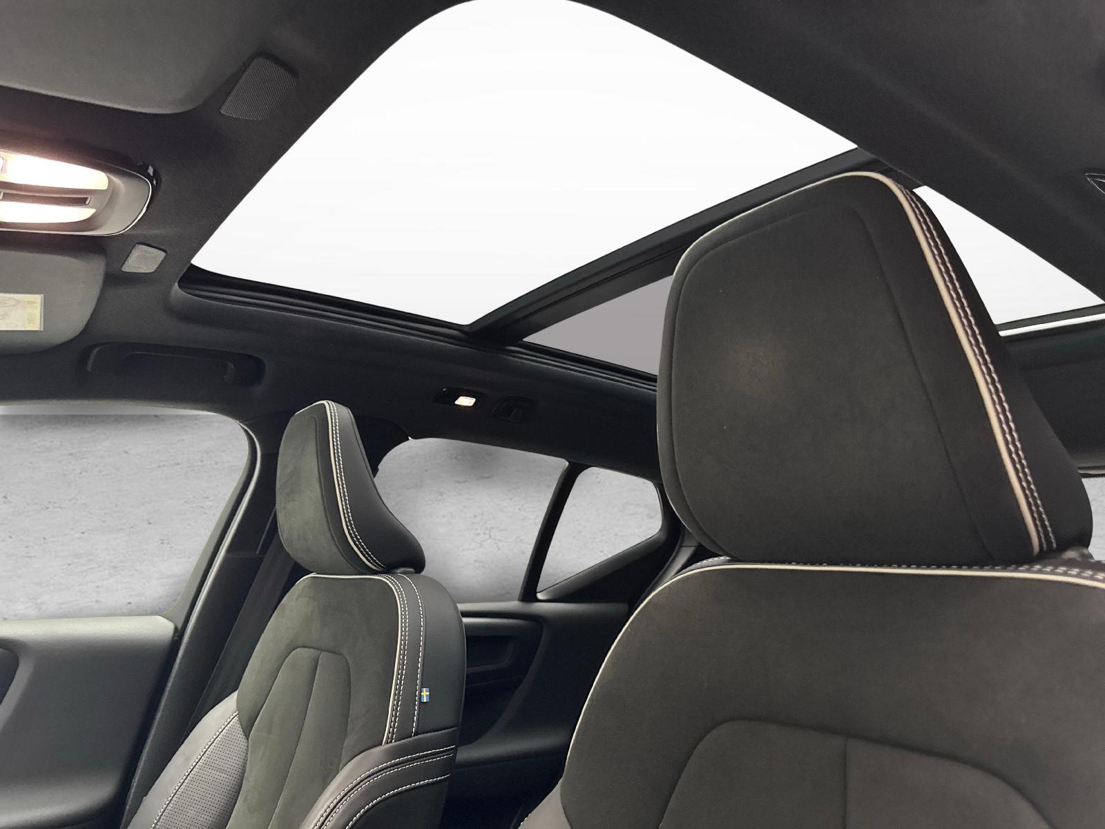 VOLVO XC40 P8 Twin R-Design AWD-image-12