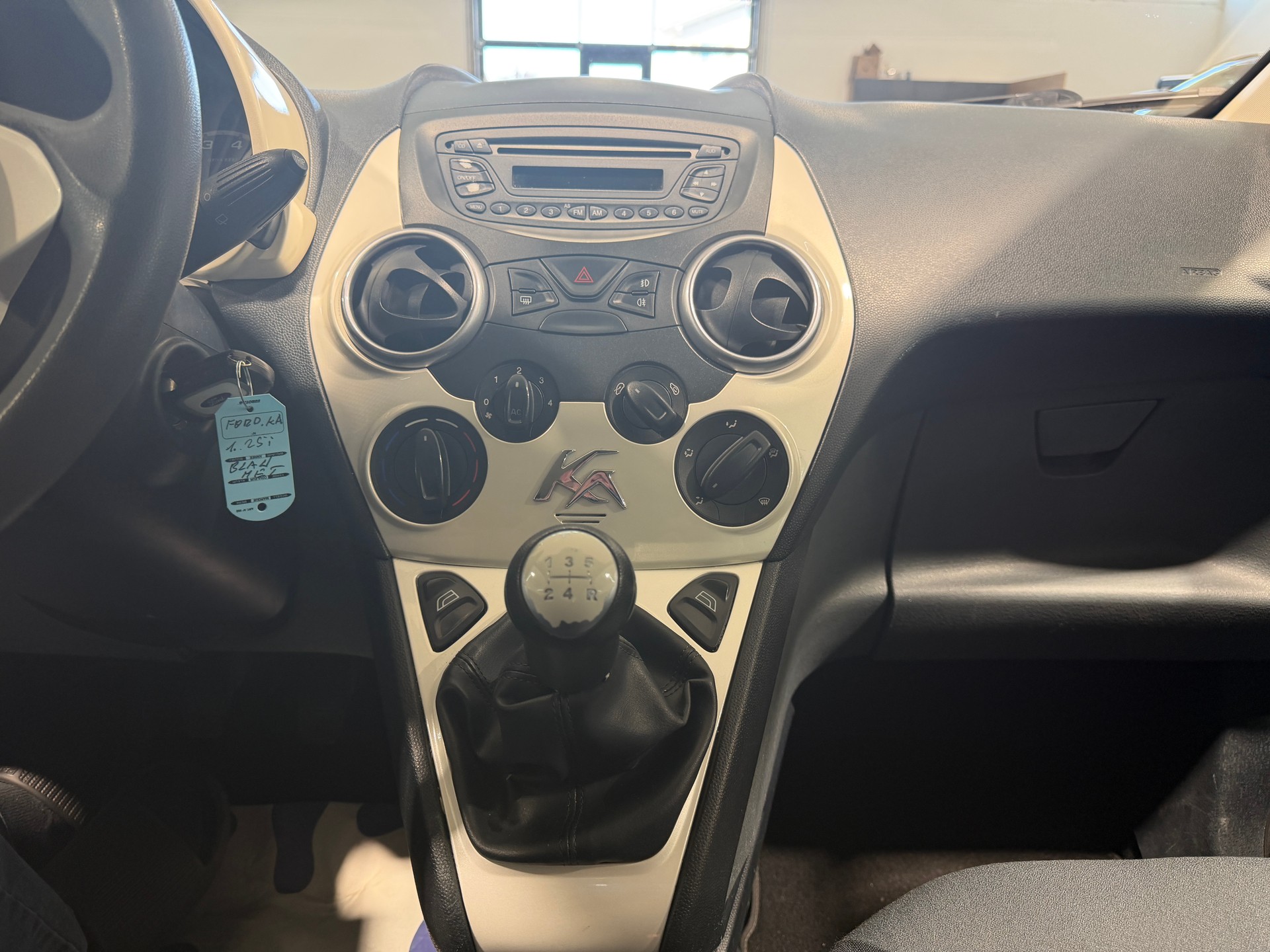 FORD KA 1.25 Titanium-image-14