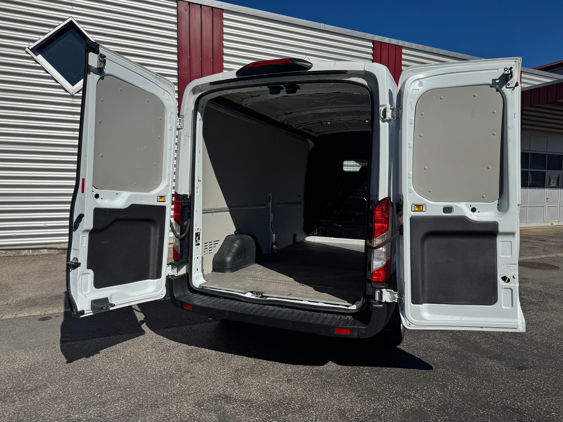 FORD Transit Van 330 L3 Trend 2.0 TDCi 130 FWD A-image-5