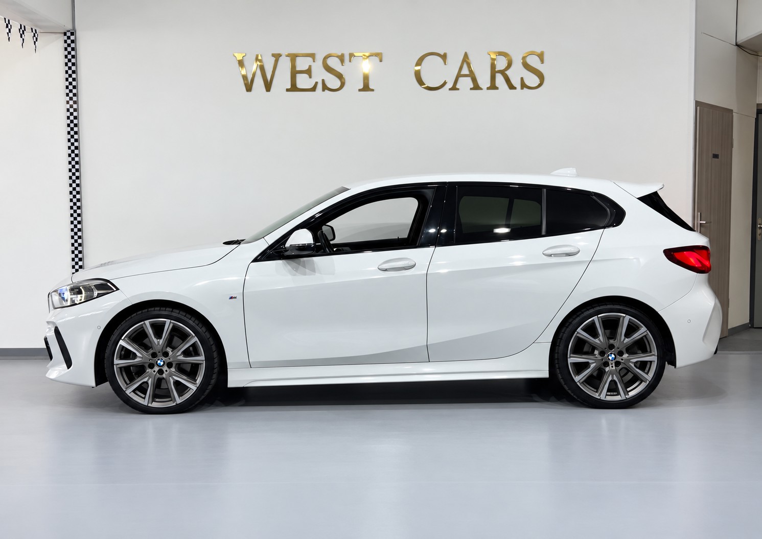 BMW 120d xDrive Steptronic M Sport-image-1