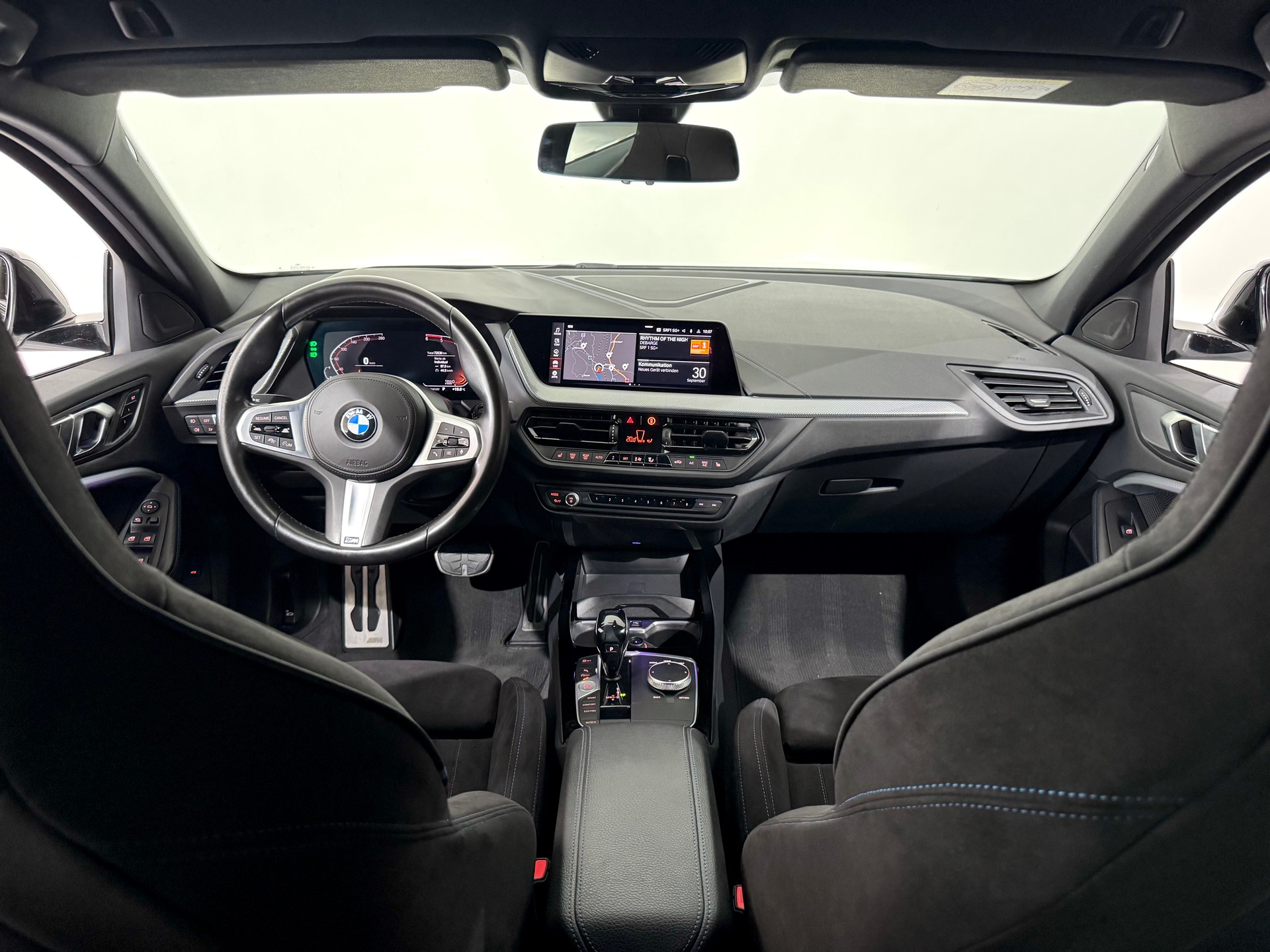 BMW 120d xDrive Steptronic M Sport-image-8