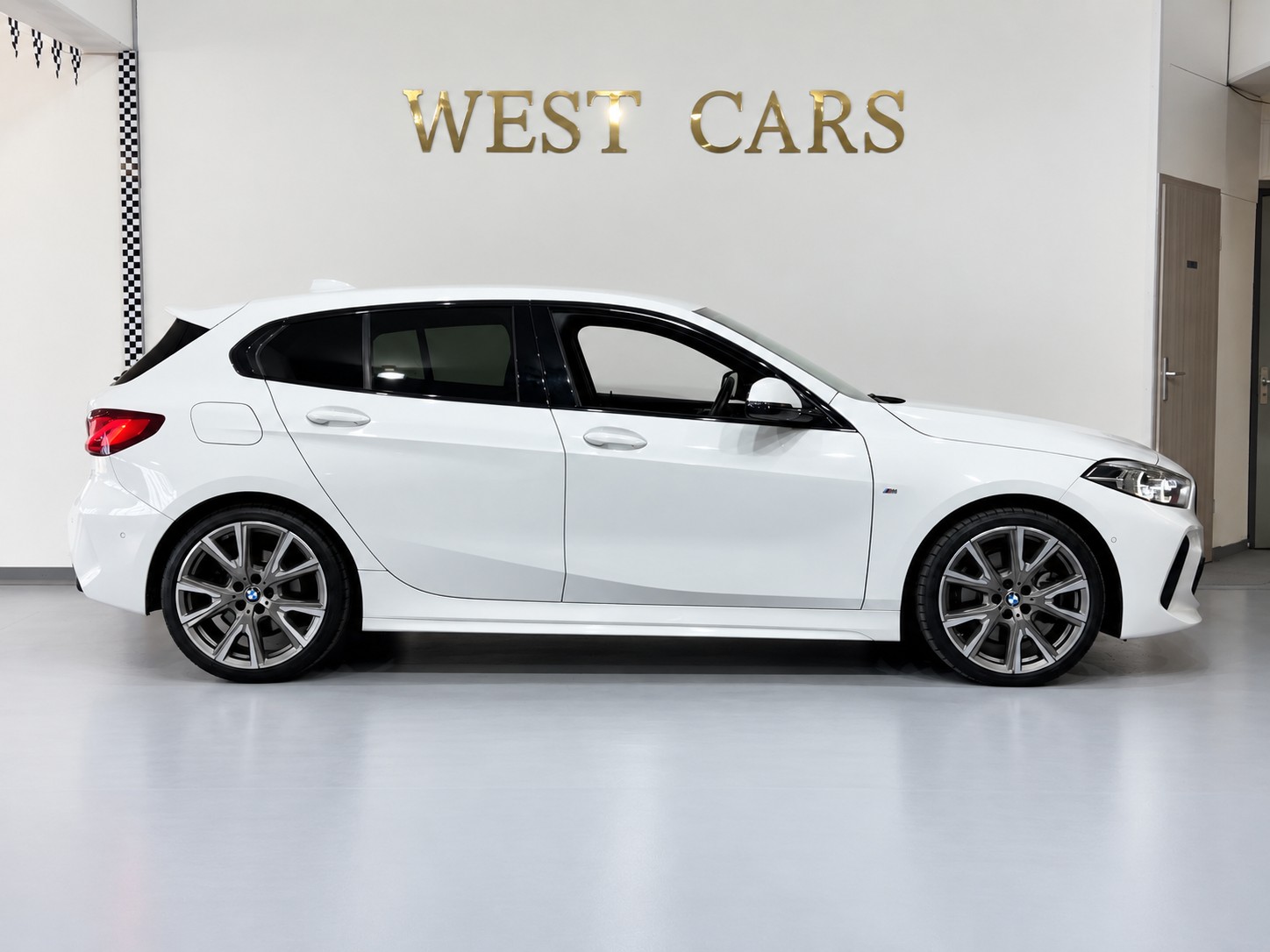 BMW 120d xDrive Steptronic M Sport-image-2