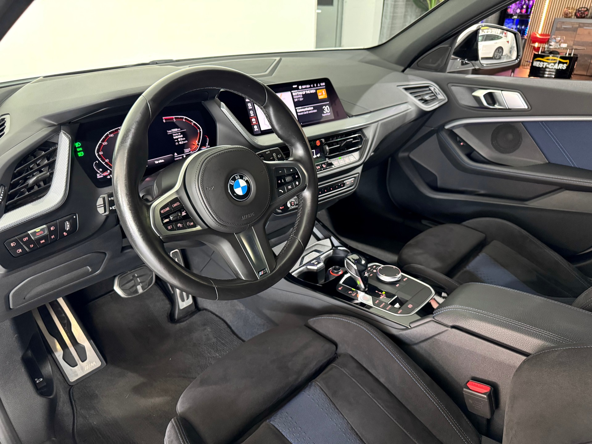 BMW 120d xDrive Steptronic M Sport-image-9