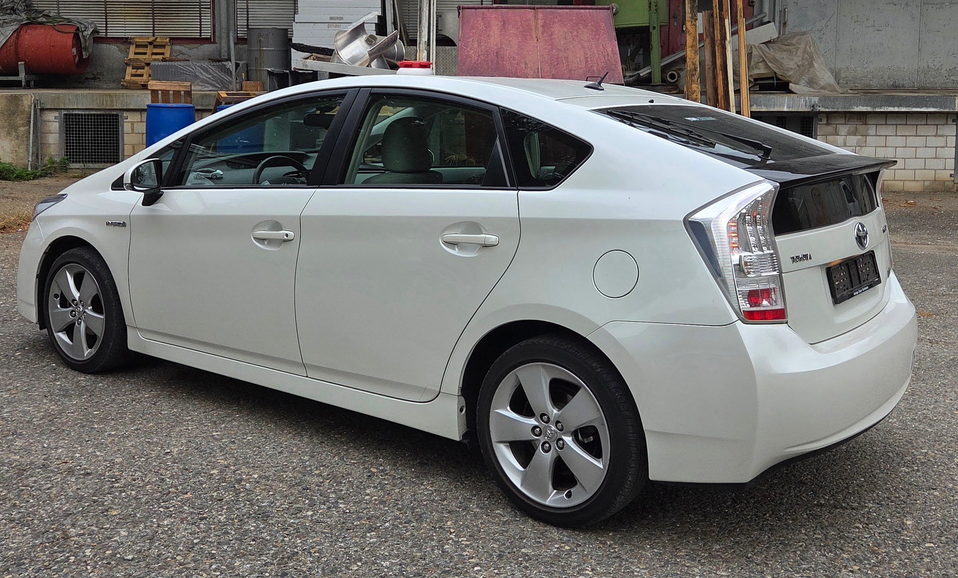 TOYOTA Prius 1.8 16V HSD Sol-image-3