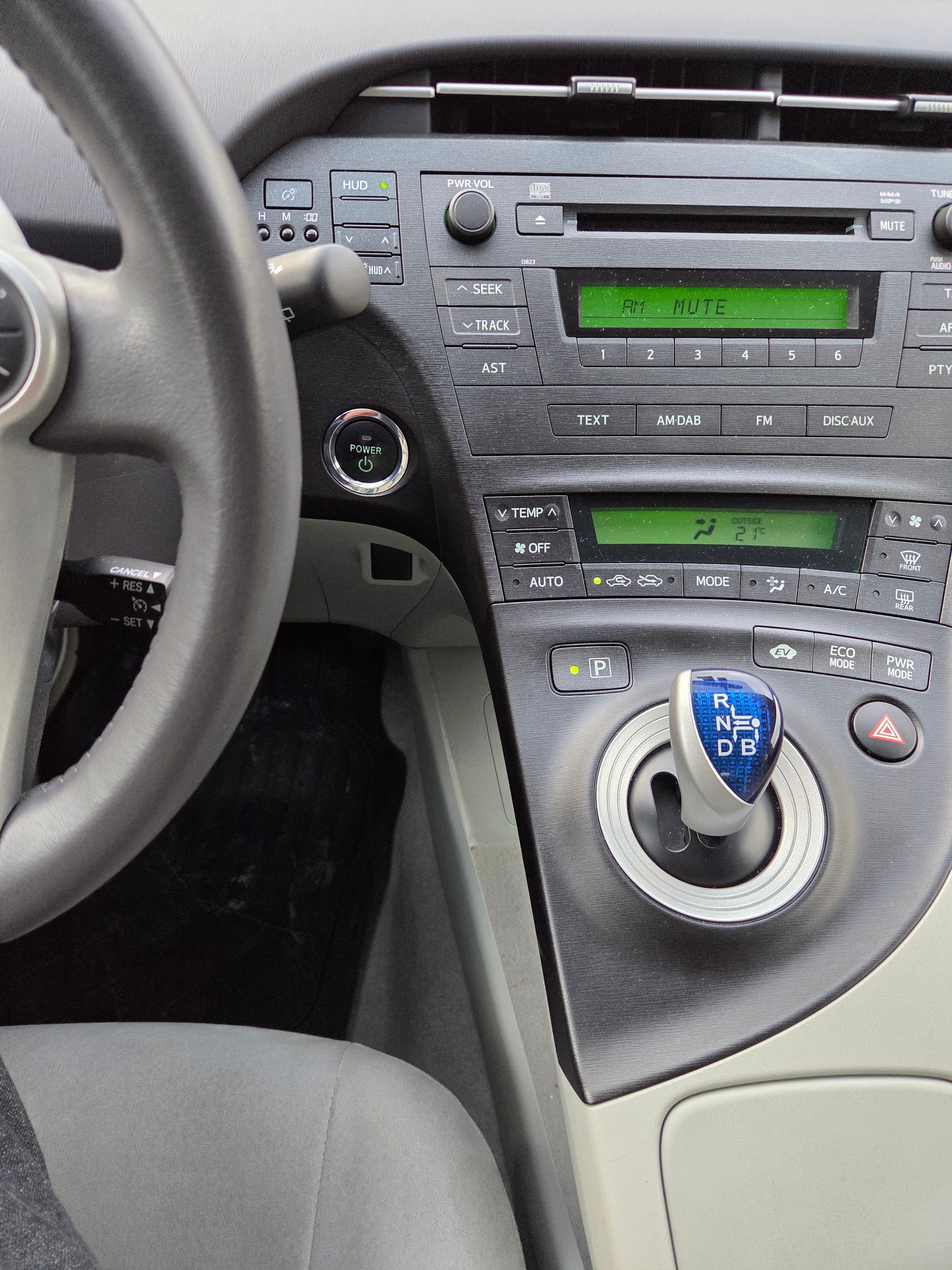 TOYOTA Prius 1.8 16V HSD Sol-image-11