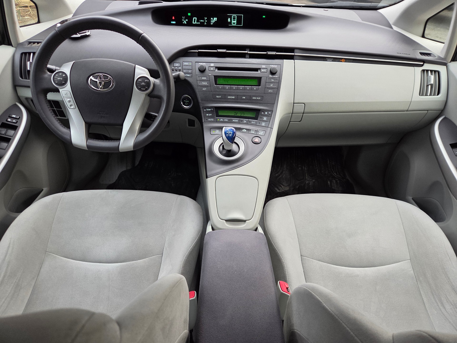 TOYOTA Prius 1.8 16V HSD Sol-image-8