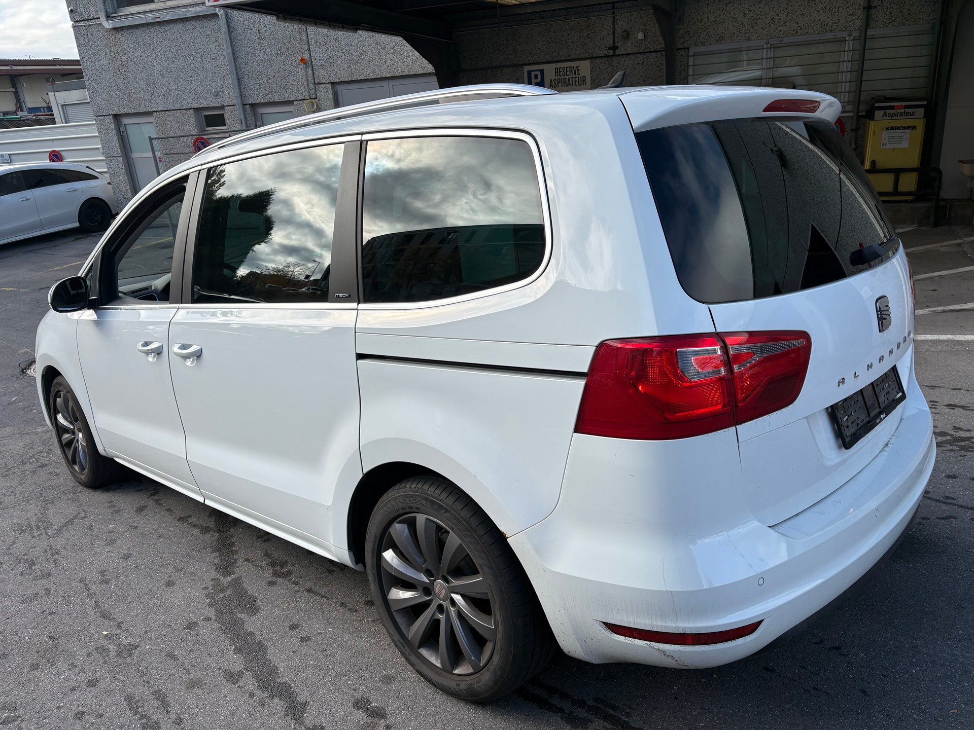 SEAT Alhambra 2.0 TDI Reference-image-3