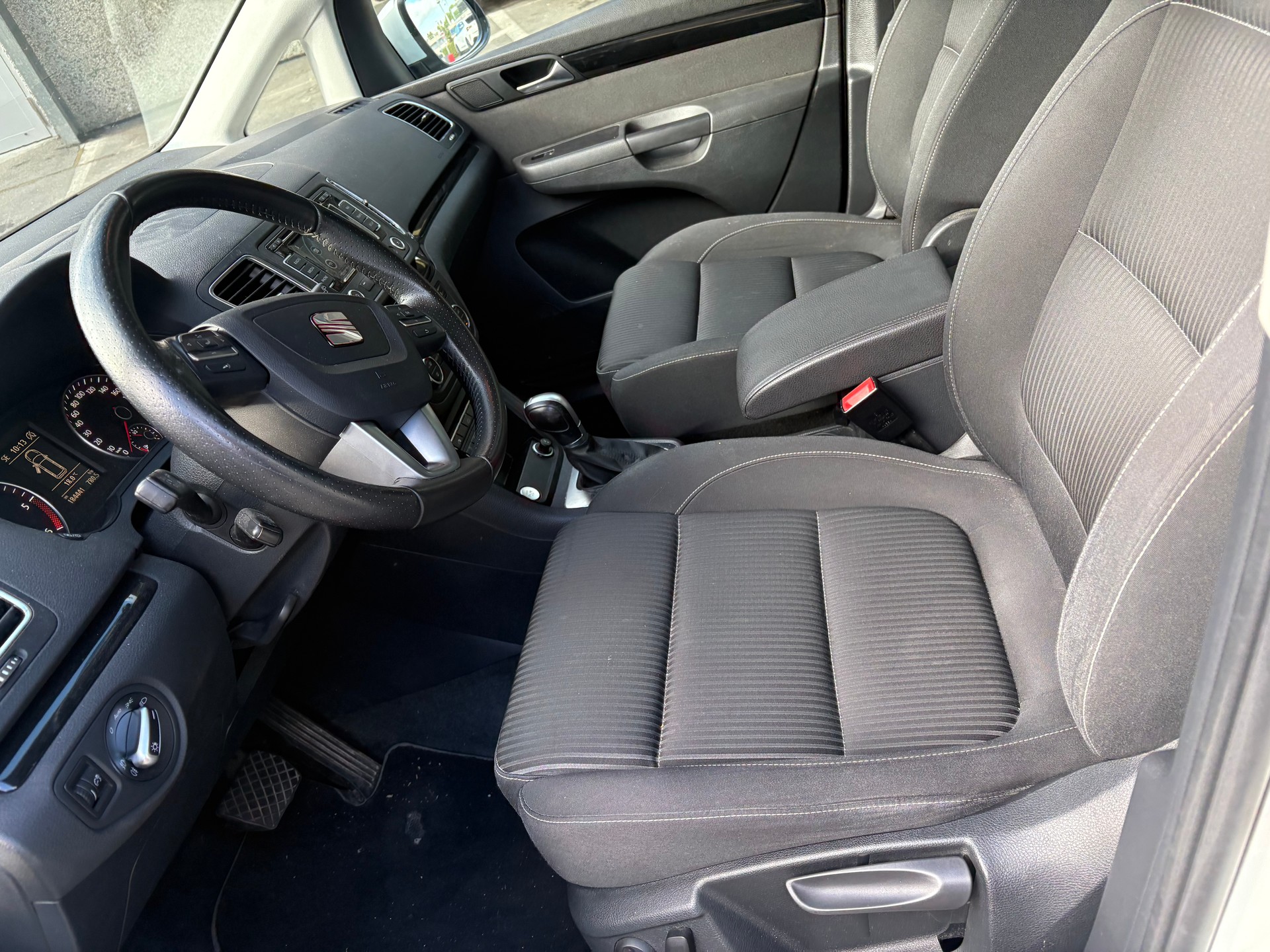 SEAT Alhambra 2.0 TDI Reference-image-9
