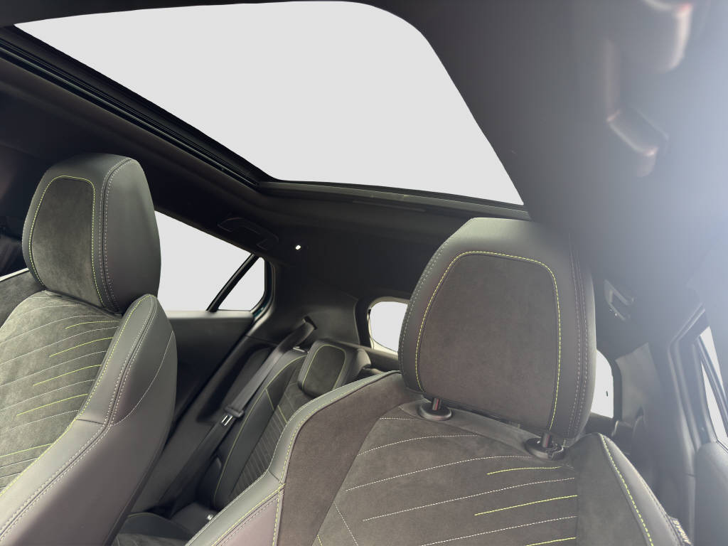 PEUGEOT 2008 1.2 Hybrid 145 GT-image-15