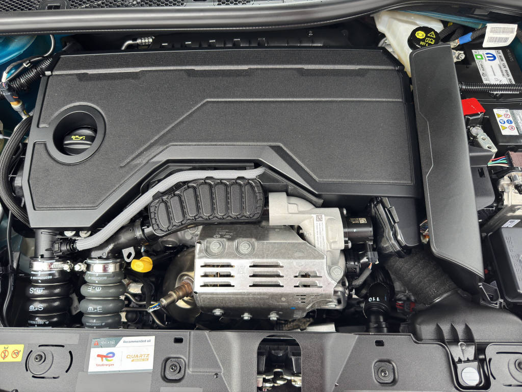 PEUGEOT 2008 1.2 Hybrid 145 GT-image-13