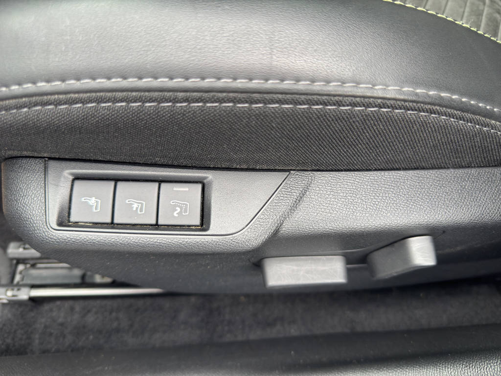 PEUGEOT 2008 1.2 Hybrid 145 GT-image-11